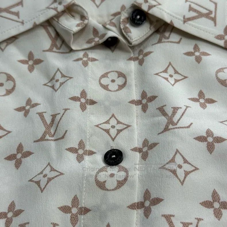 Louis Vuitton Louis Vuitton Apricot silk presbyopic full print shirt Size XS / US 0-2 / IT 36-38 - 7 Thumbnail