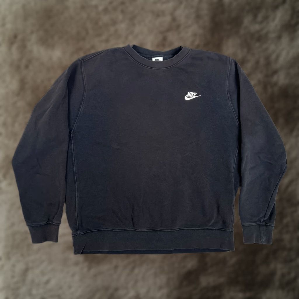 Nike VINTAGE Nike Sweatshirt Crewneck Long Sleeve Black Size L Embroidered Swoosh 90s Sports USA Men Size US L / EU 52-54 / 3 - 1 Thumbnail