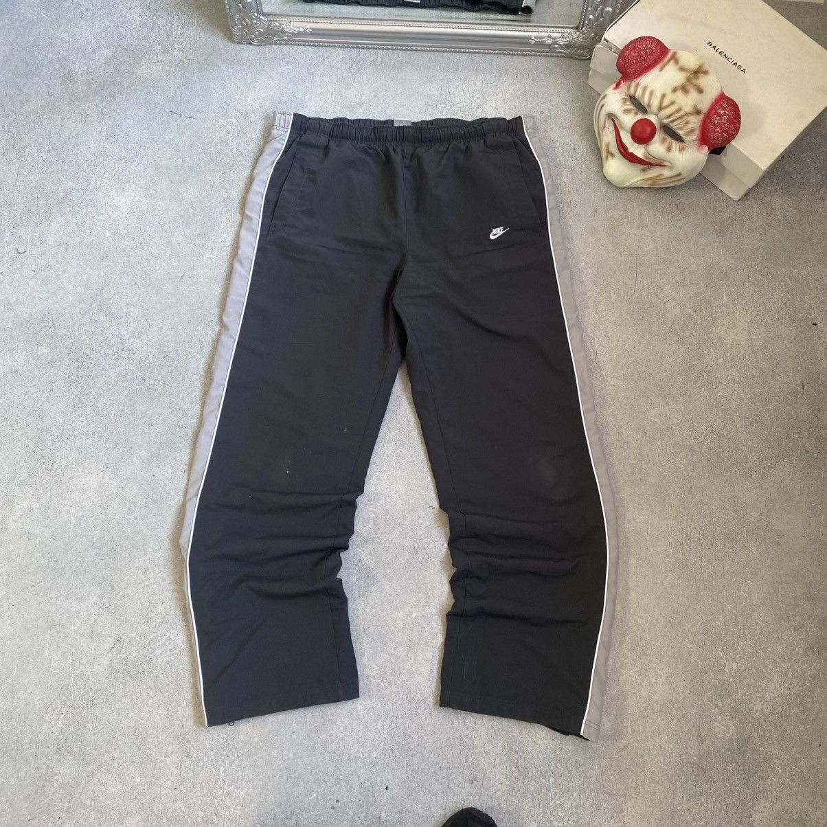Nike Vintage Nike Track Pants Swoosh Y2K Baggy Sweatpants Size US 38 / EU 54 - 1 Thumbnail