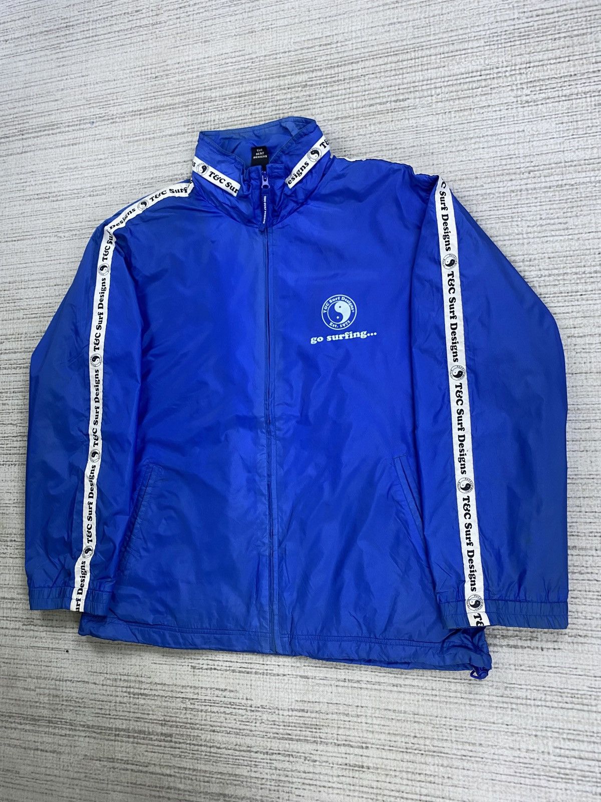 Vintage Vintage T&C Surf Design Big Logo Side Tape Zipper Jacket Size US L / EU 52-54 / 3 - 4 Thumbnail