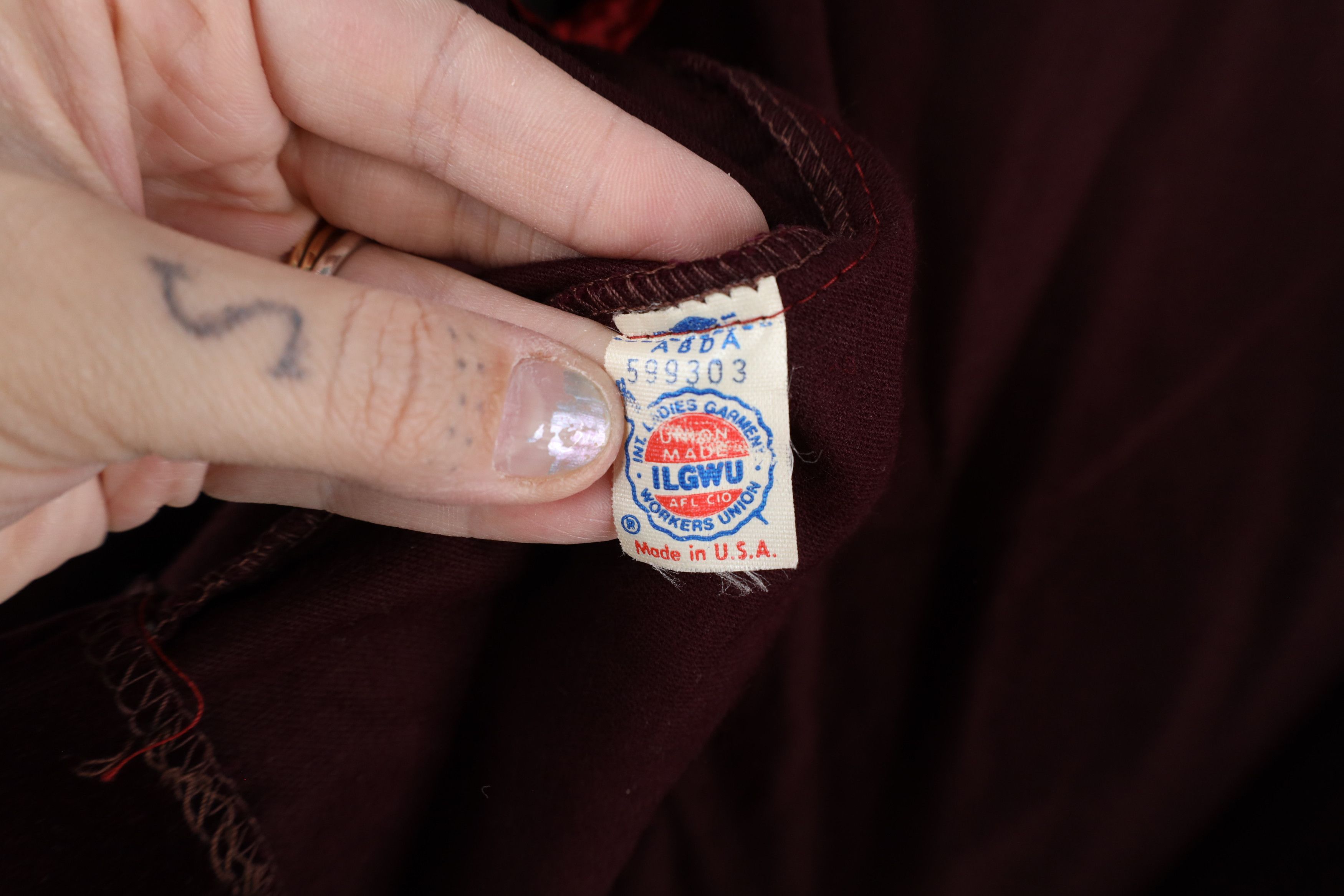 Vintage Vintage 60s 70s Streetwear Velour Tie Back Vest Burgundy USA Size XL / US 12-14 / IT 48-50 - 9 Thumbnail