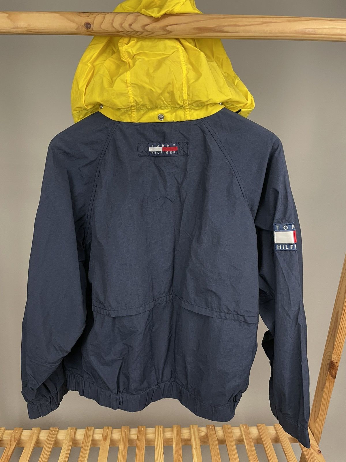 Tommy Hilfiger Vintage tommy hilfiger nylon jacket with big logo size M Size US M / EU 48-50 / 2 - 5 Thumbnail