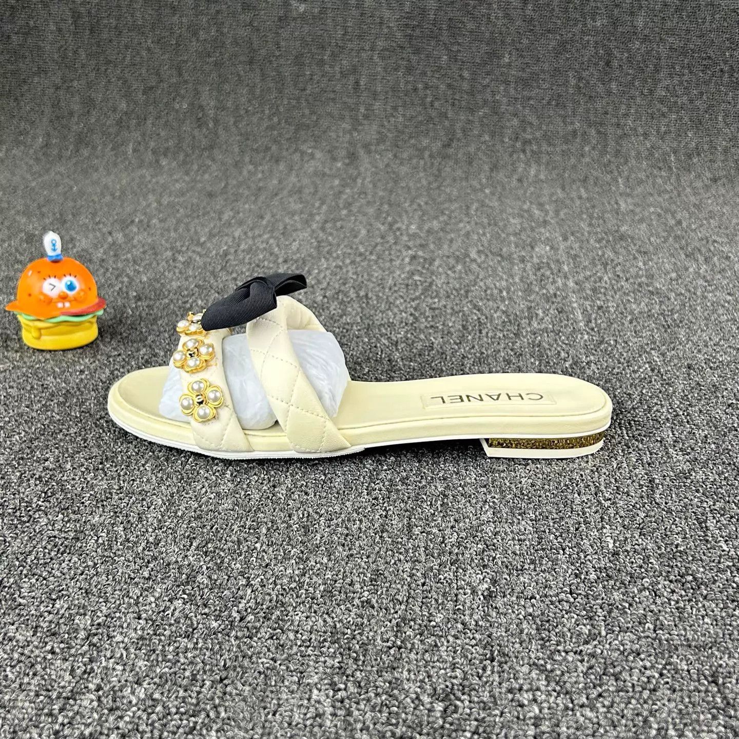 Chanel Chanel Baroque Pearl Slipper White Size 38 Size US 7.5 / IT 37.5 - 3 Thumbnail