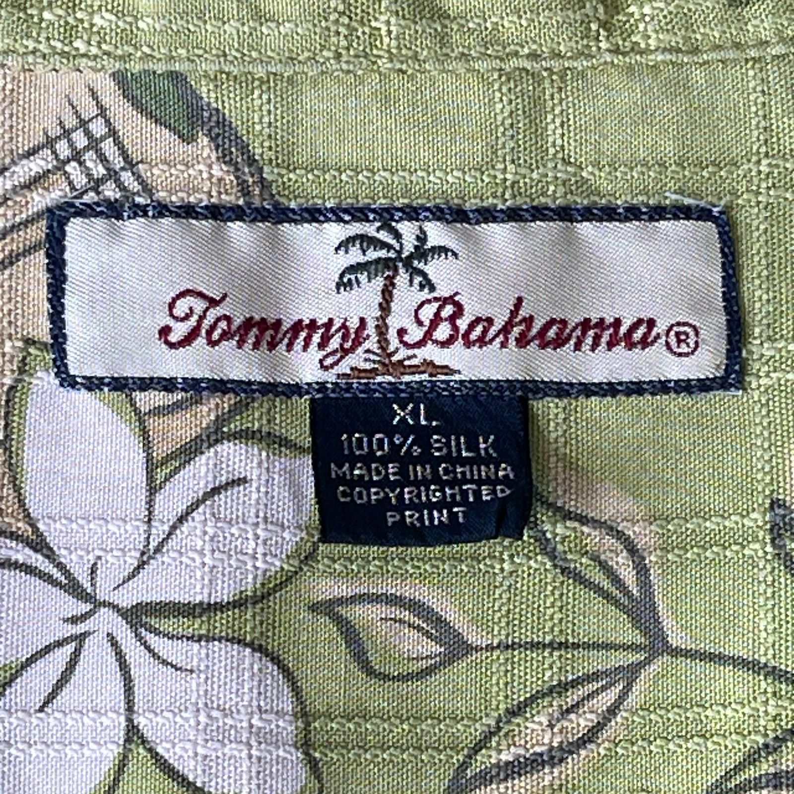 Tommy Bahama Tommy Bahama Green Guitar Pattern Silk Camp Shirt Size XL Size US XL / EU 56 / 4 - 4 Thumbnail