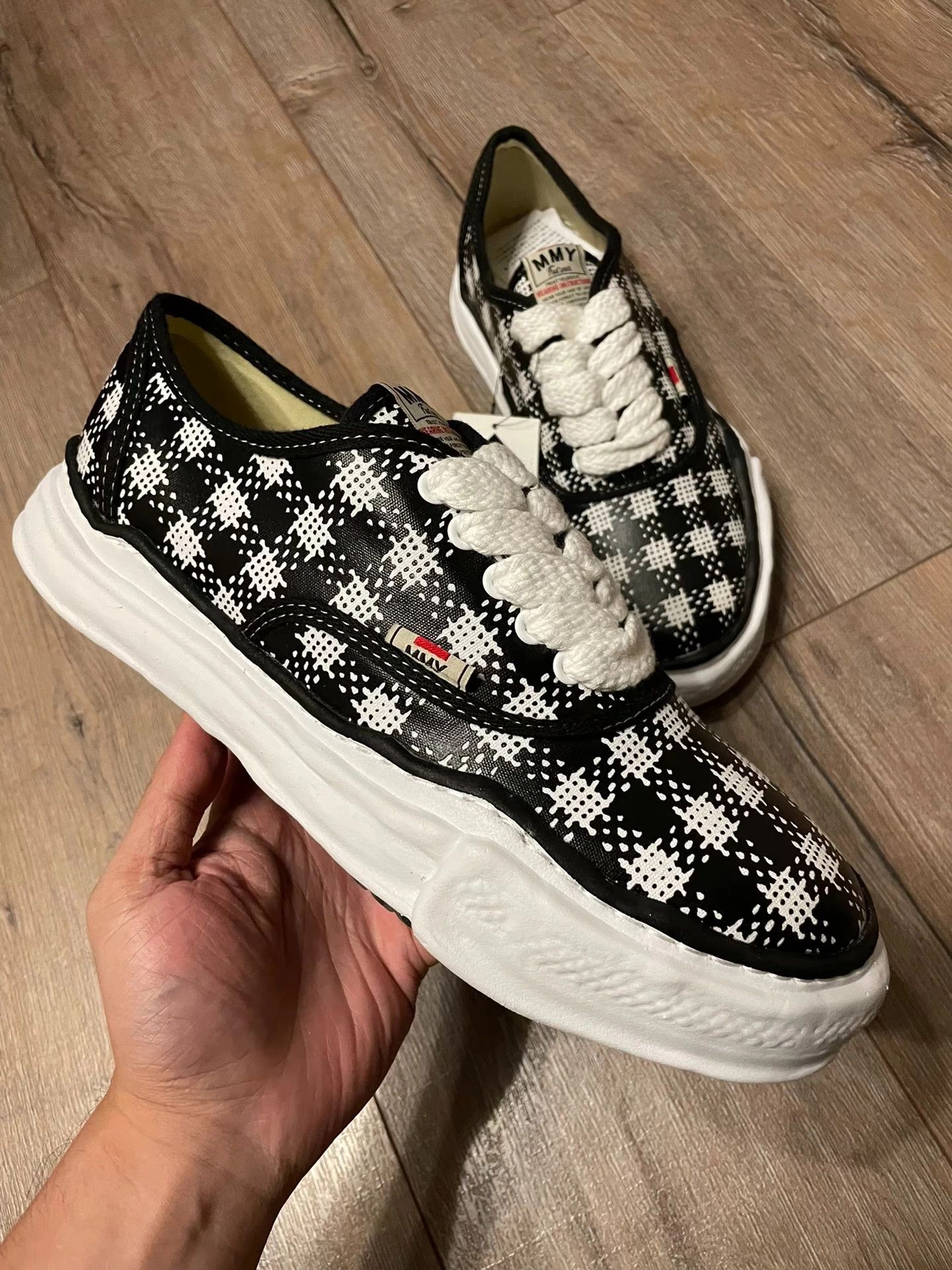 MMY 43 EU Isetan exclusive new rare sneakers no box