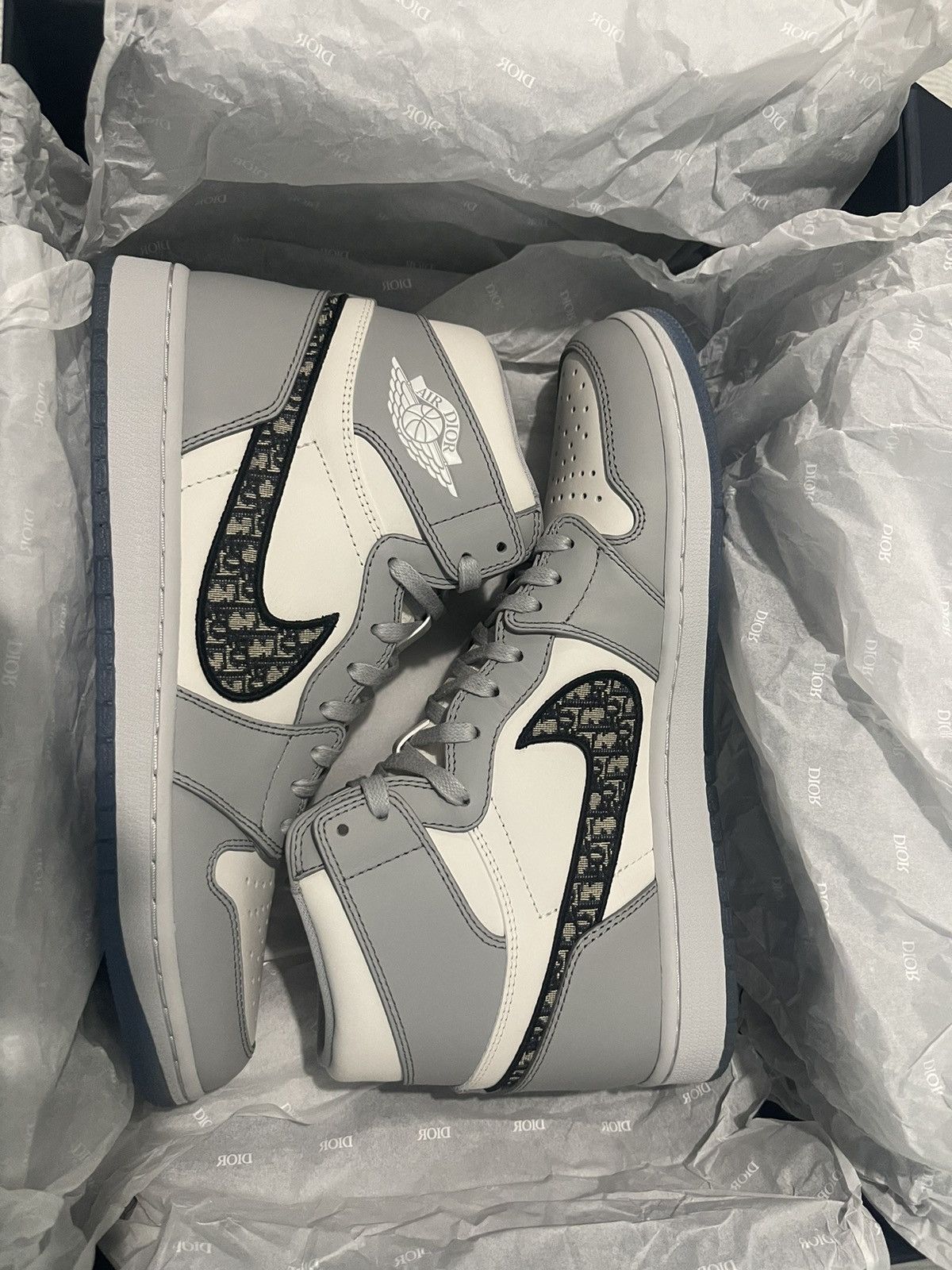 Dior × Jordan Brand Air Jordan 1 Dior High Size US 11 / EU 44 - 15 Thumbnail