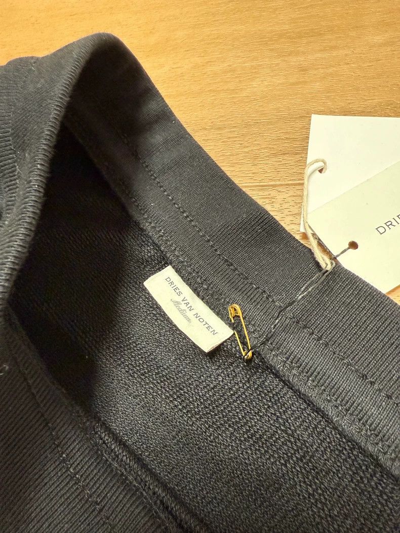Dries Van Noten DRIES VAN NOTEN size:M Black pleated skirt Size 22" - 8 Thumbnail