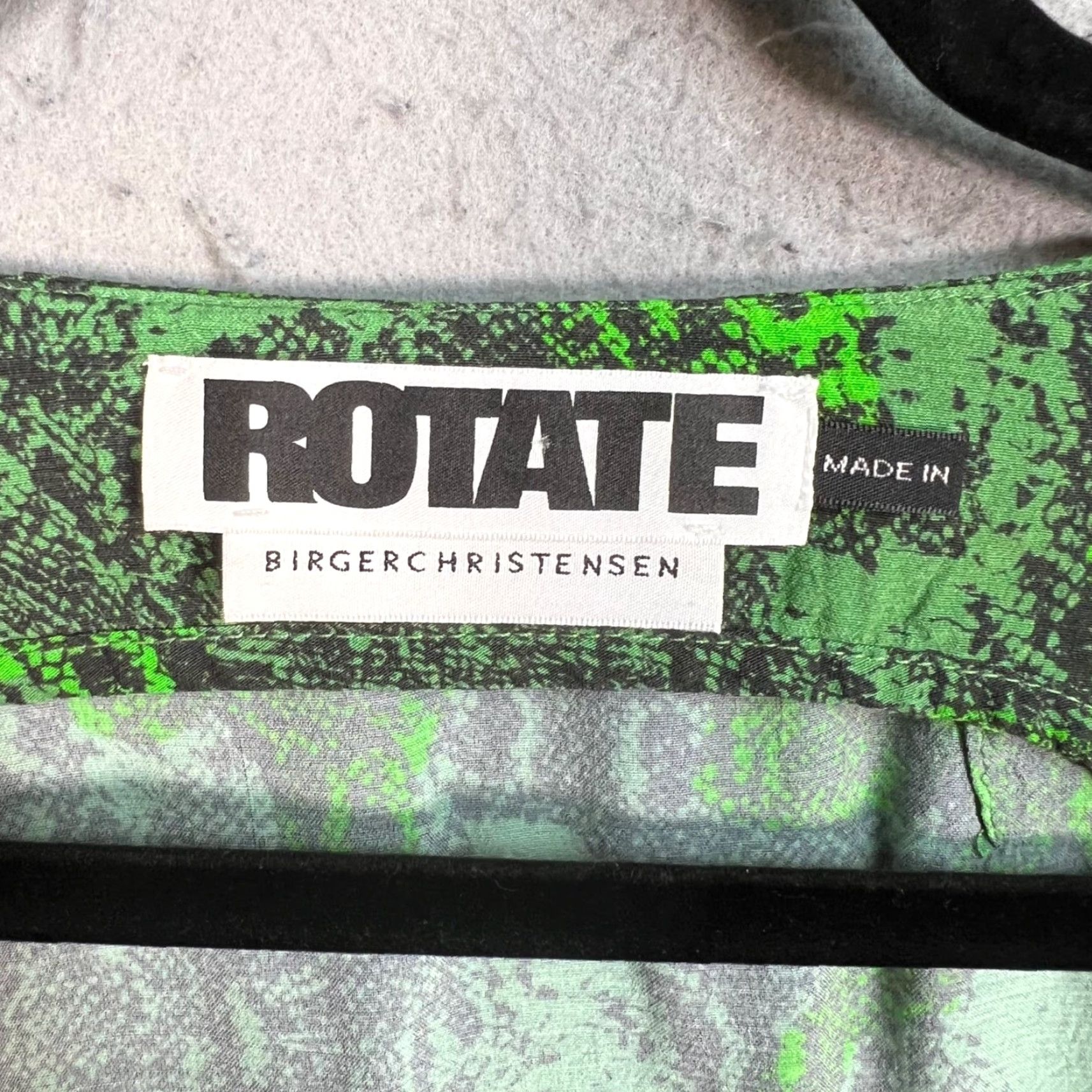 Vintage Rotate Birger Christensen Womens Size 10 Green Snake Print Top Wrap Size L / US 10 / IT 46 - 3 Thumbnail