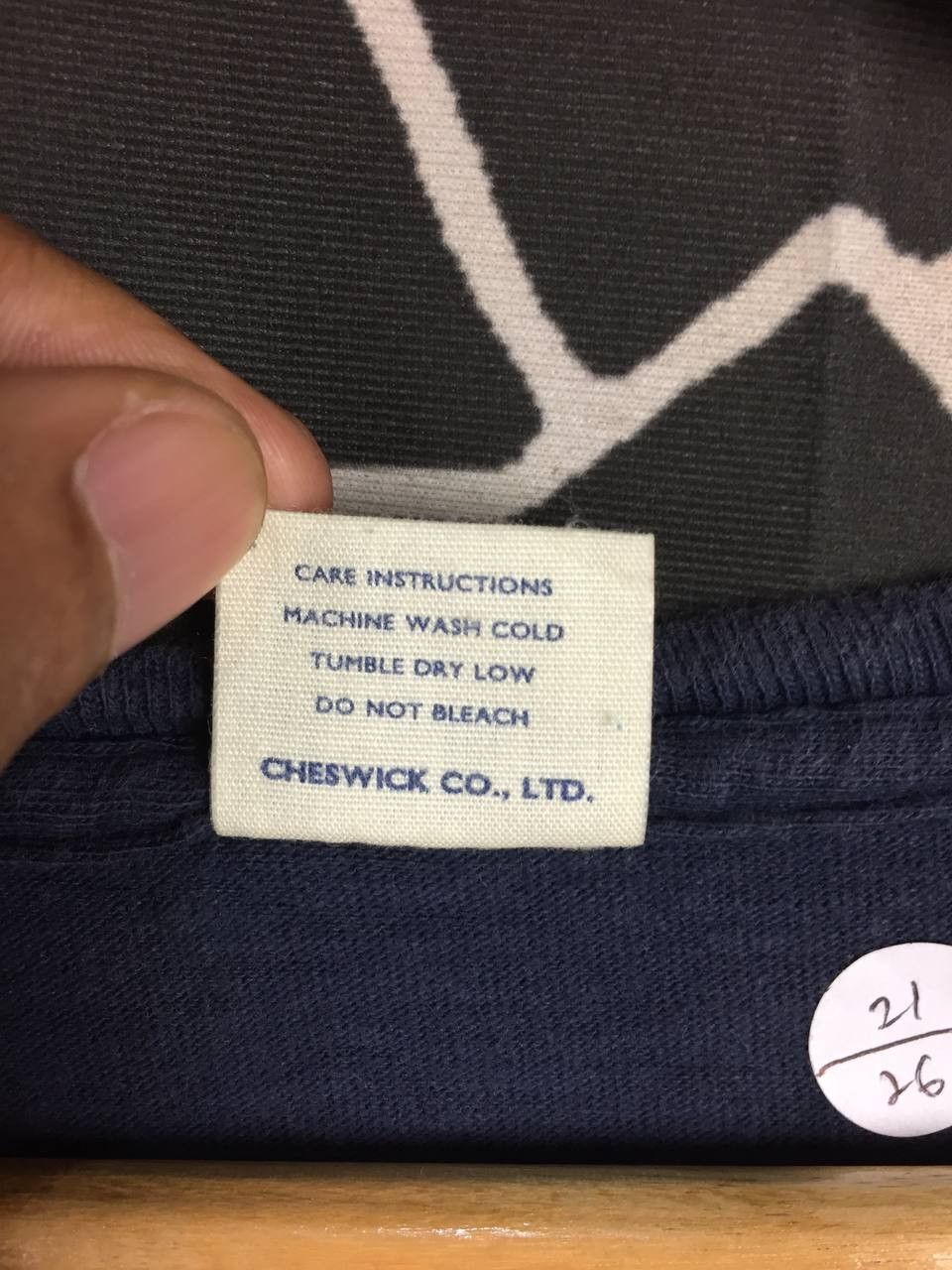 Toyo Enterprises Vtg Cheswick Sportswear Toyo Enterprises V-Neck Pocket Tee Size US L / EU 52-54 / 3 - 11 Thumbnail