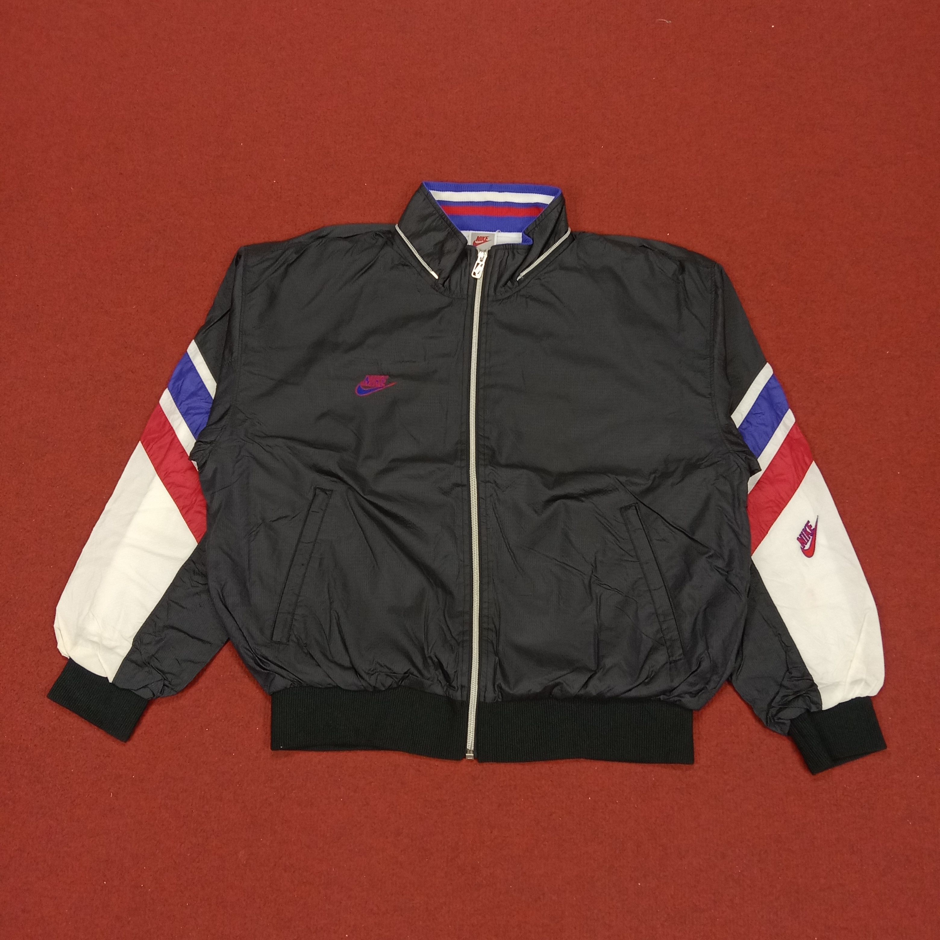 Nike × Vintage Nike Small Logo Design Sportswear Style Windbreaker Jacket Size US L / EU 52-54 / 3 - 1 Thumbnail
