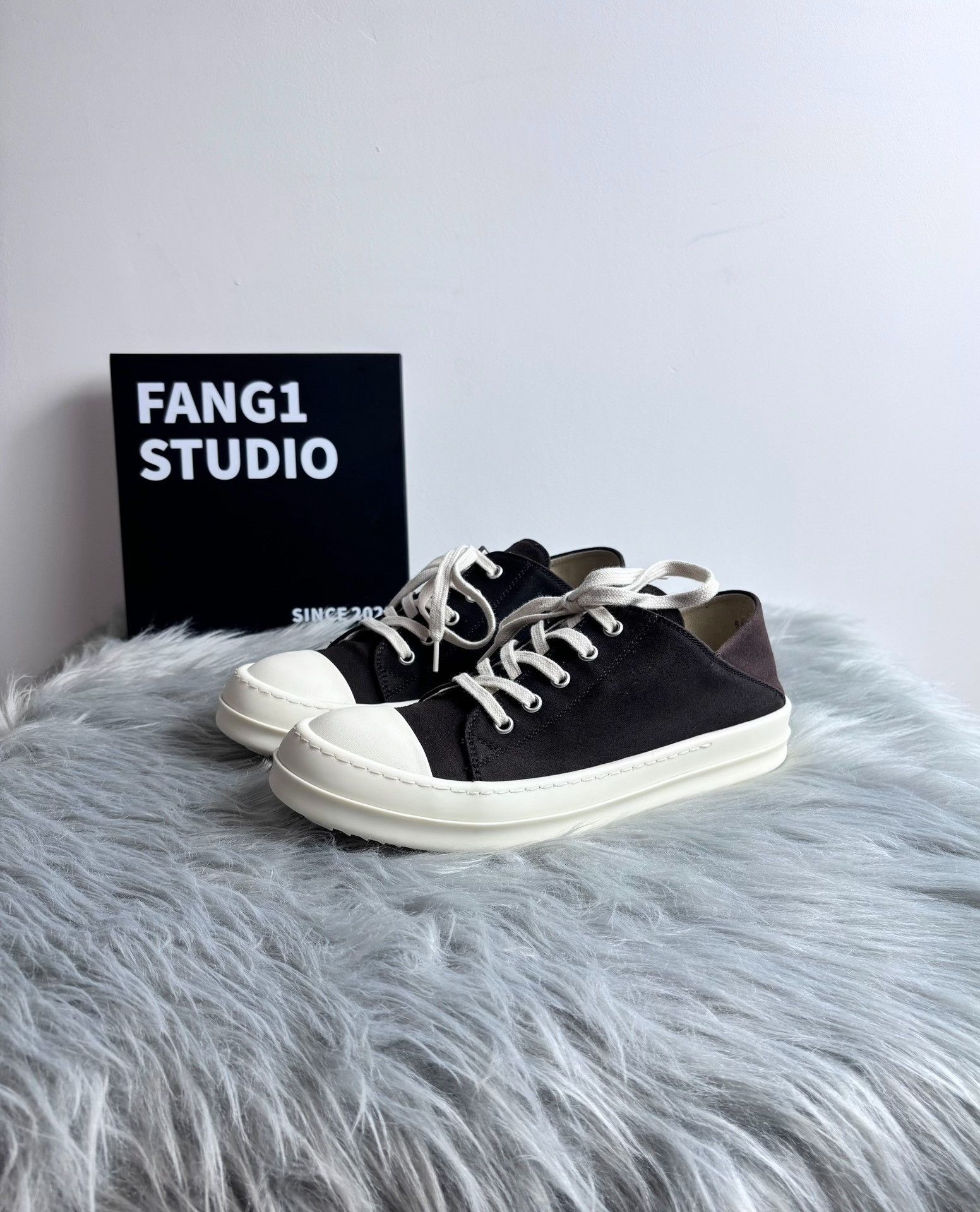 Rick Owens Rick Owens Lowtop Sneakers 7.5 Men Size US 7.5 / EU 40-41 - 1 Thumbnail