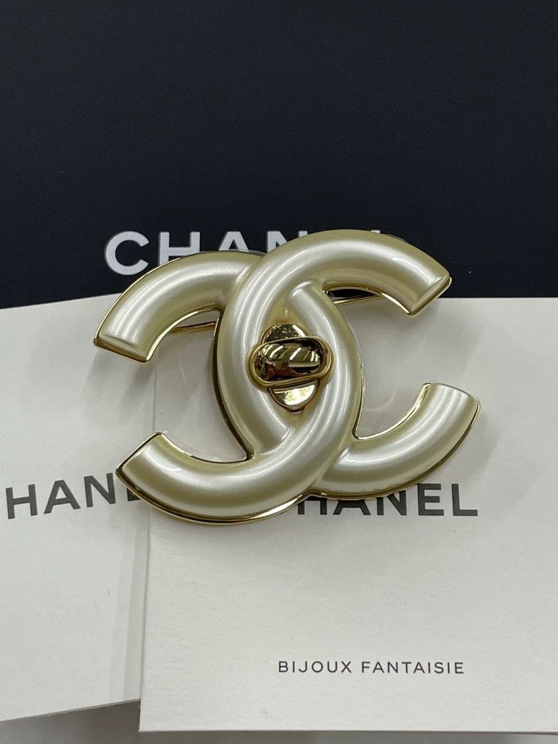 Chanel Chanel Pearl white double C brooch Size ONE SIZE - 4 Thumbnail