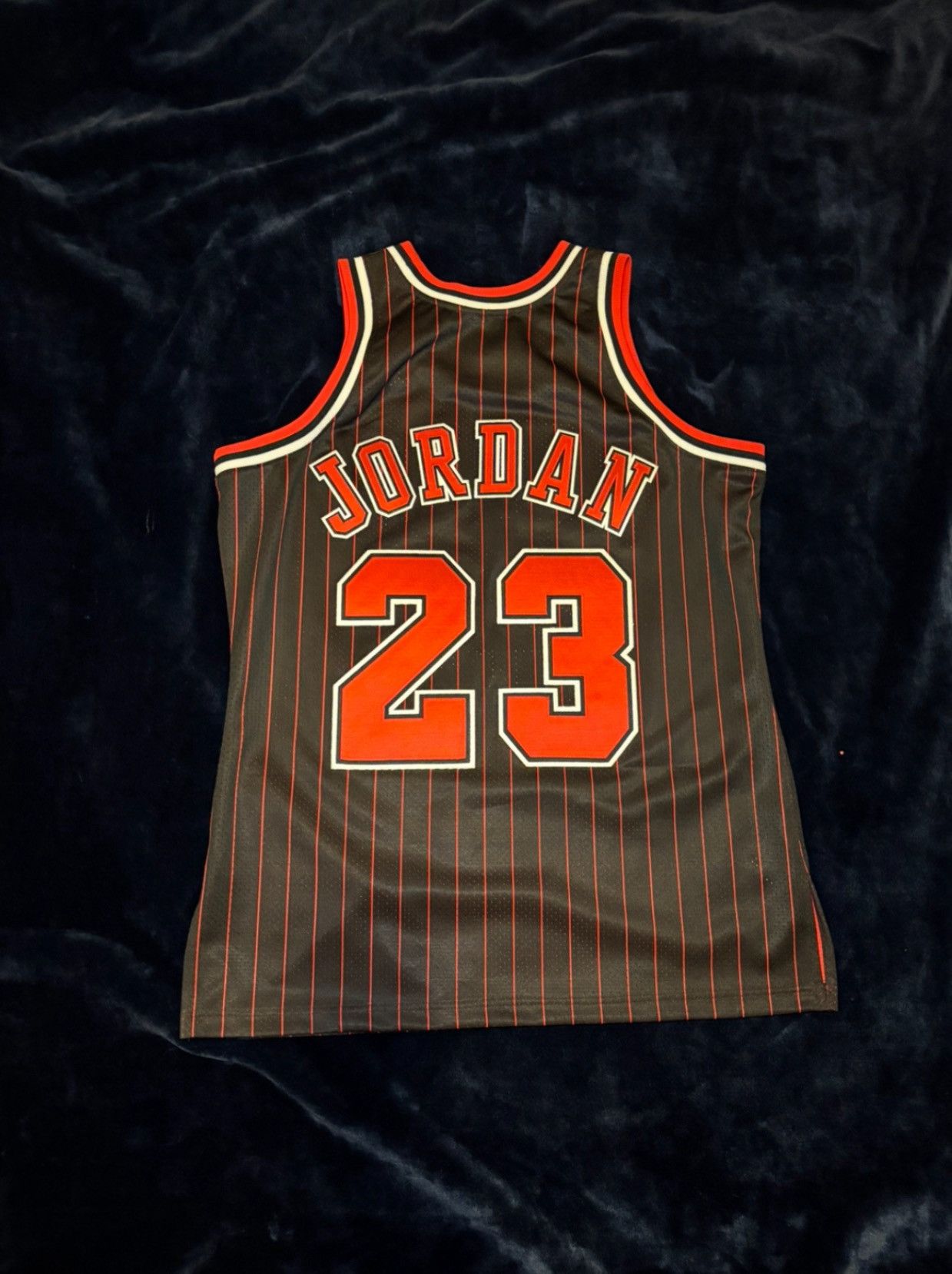 Mitchell & Ness Mitchell and Ness Bulls Jersey Michael Jordan Size US L / EU 52-54 / 3 - 2 Thumbnail