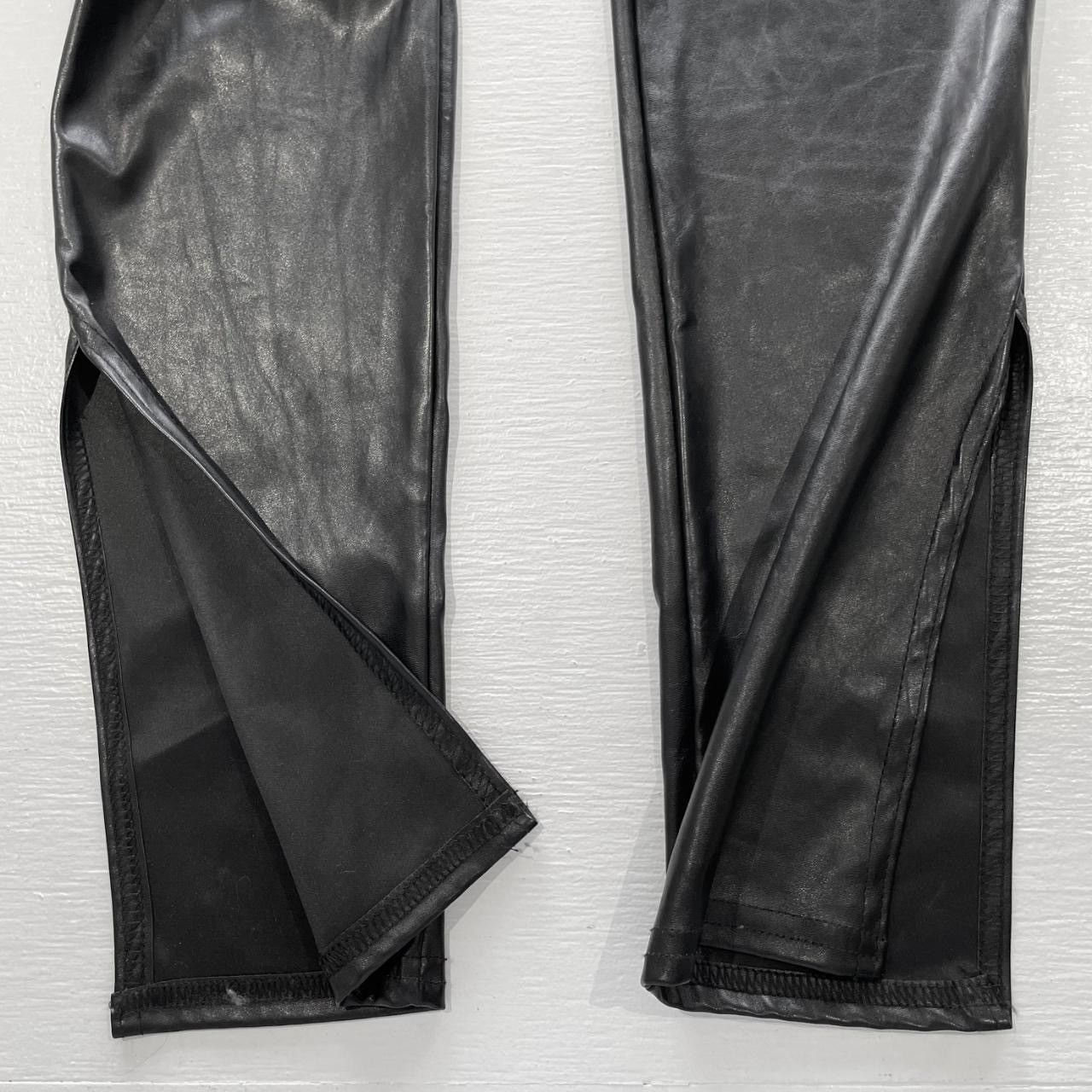 PrettyLittleThing PrettyLittleThing Faux Leather Side Split Hem High Rise Pant Size 28" / US 6 / IT 42 - 5 Thumbnail