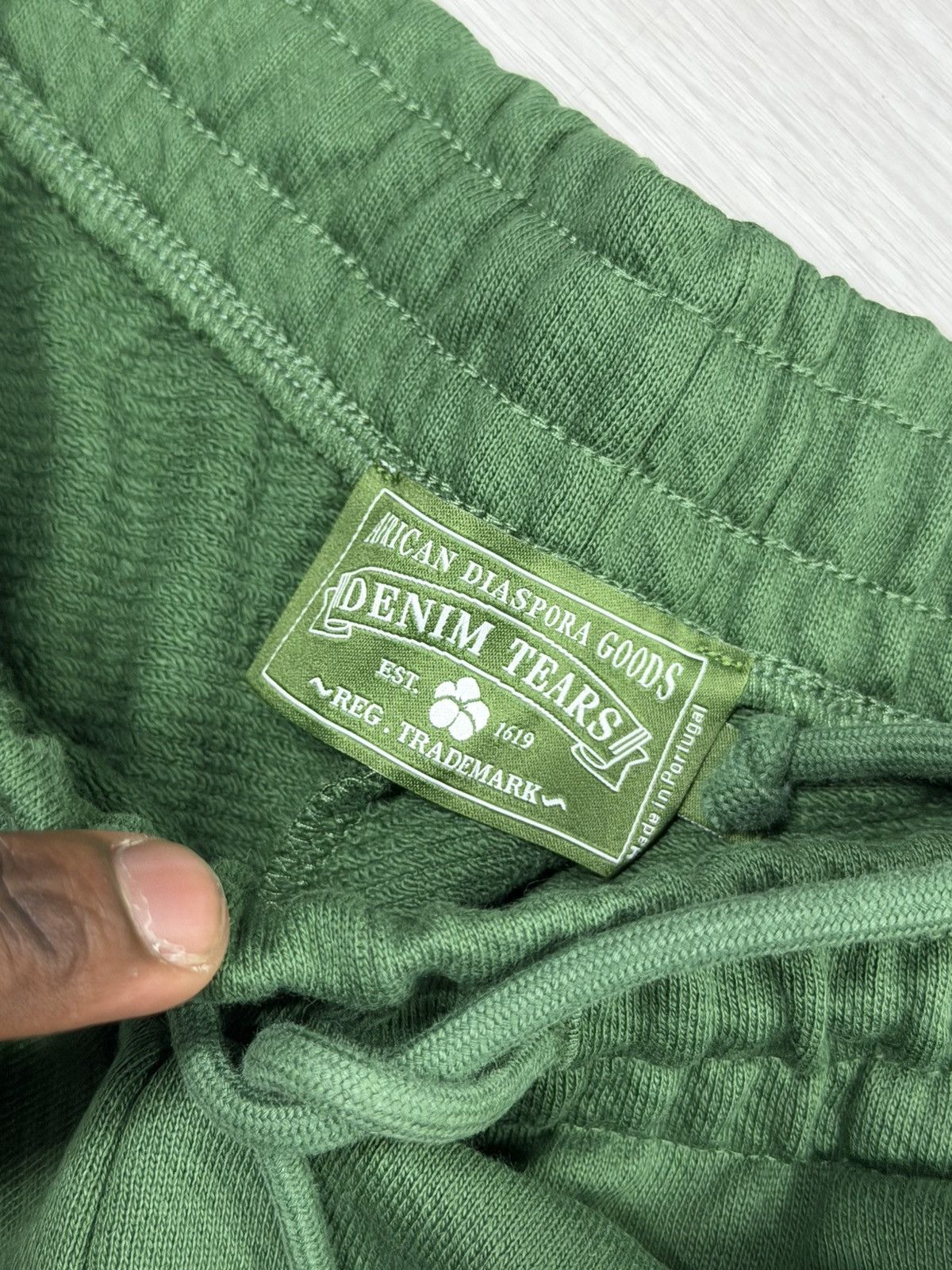 DENIM TEARS Denim Tears Wreath Sweatpants (Medium) Size US 32 / EU 48 - 2 Thumbnail