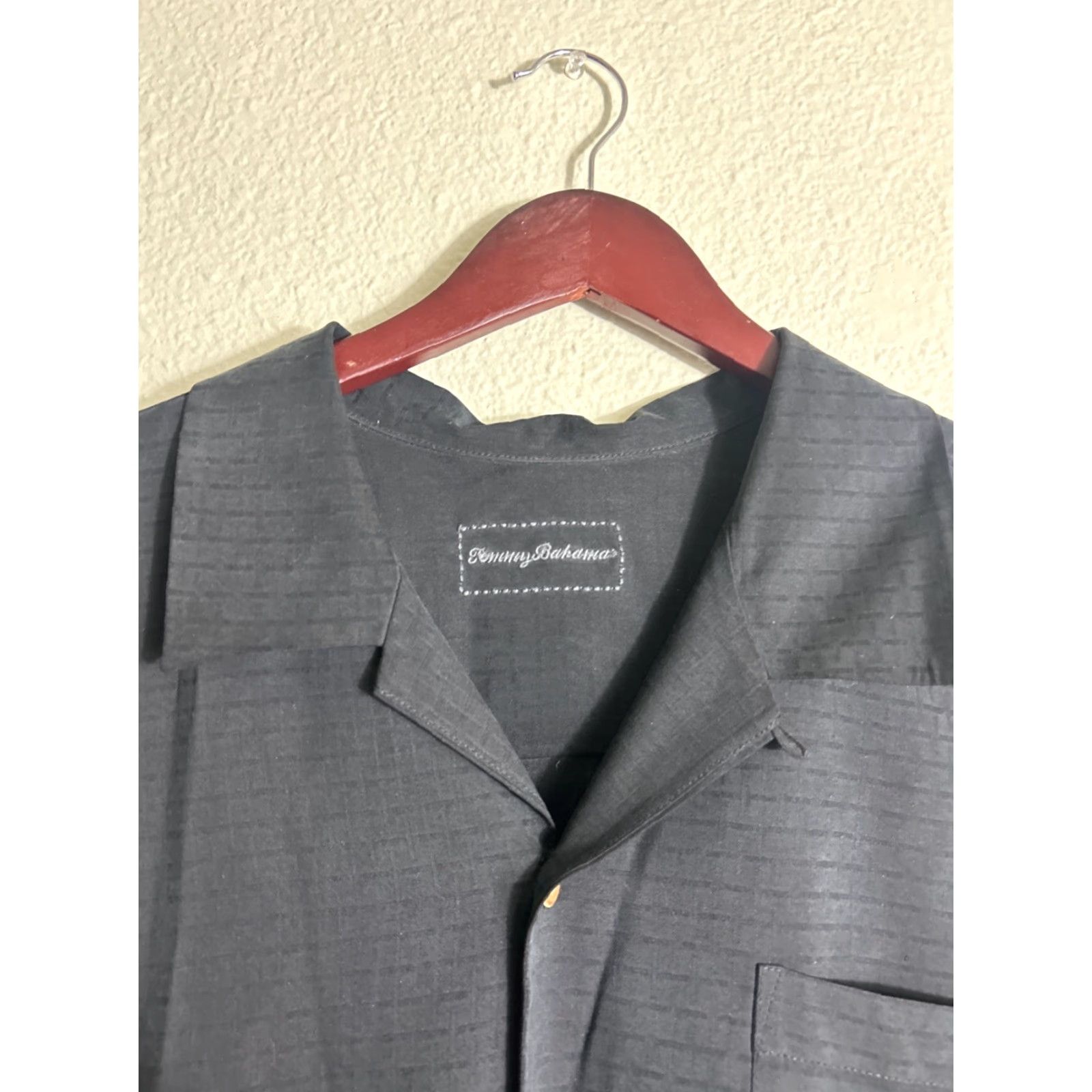Tommy Bahama Tommy Bahama Shirt XL Men Black Silk Short Sleeve Embroidered Wine Limited Edition Button-Up Size US XL / EU 56 / 4 - 3 Thumbnail