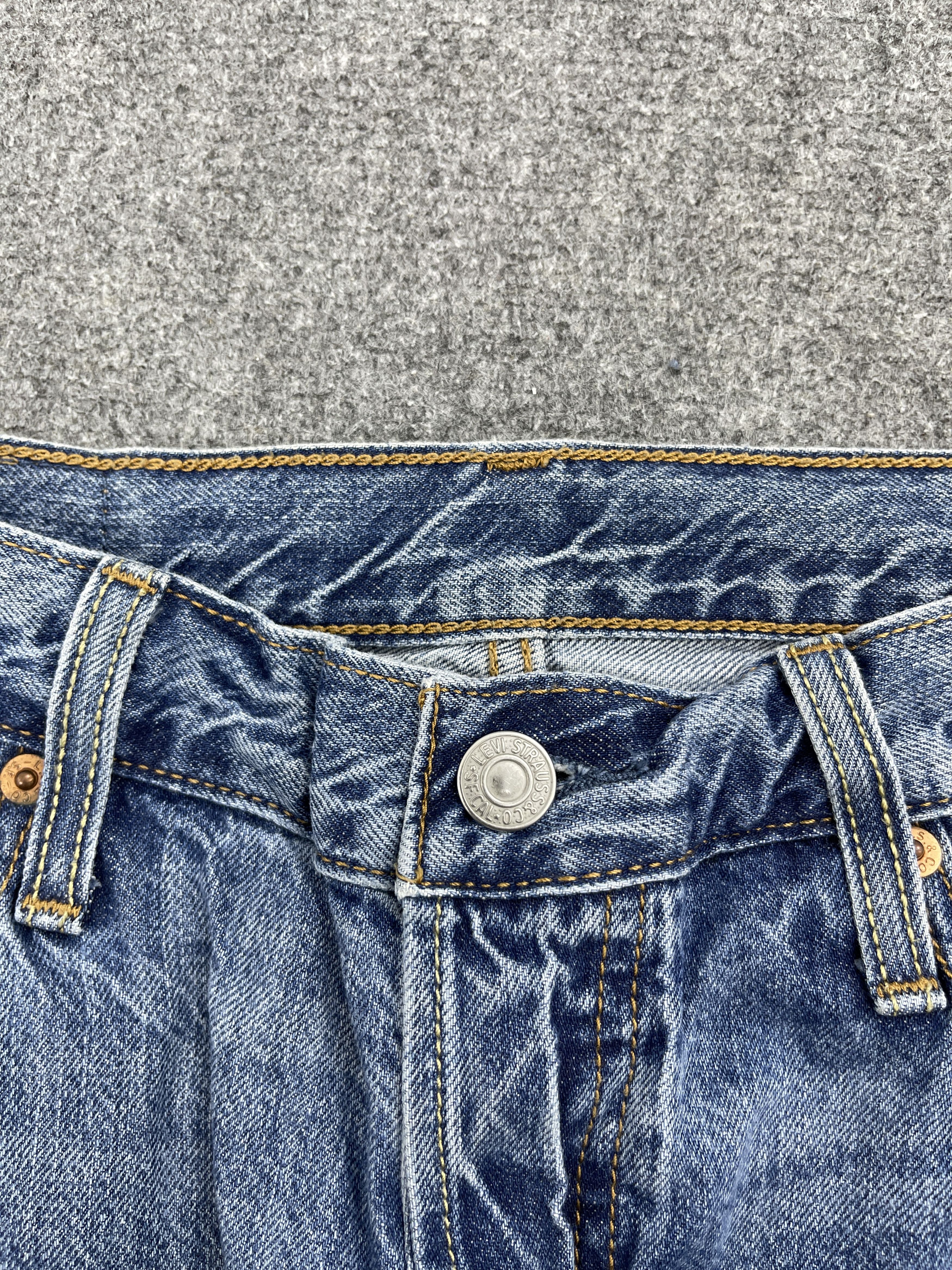 Levi's Vintage Levis 501 Distressed Light Wash Jeans DP2575 Size US 28 / EU 44 - 12 Thumbnail