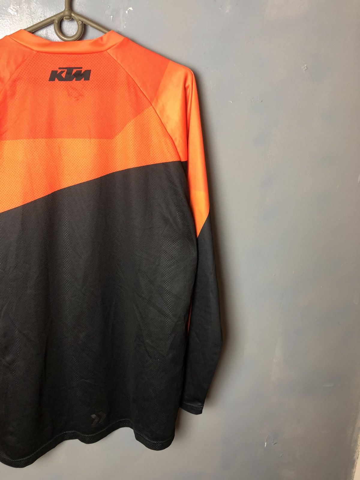 Vintage Men’s race longsleeve size M Size US L / EU 52-54 / 3 - 9 Thumbnail