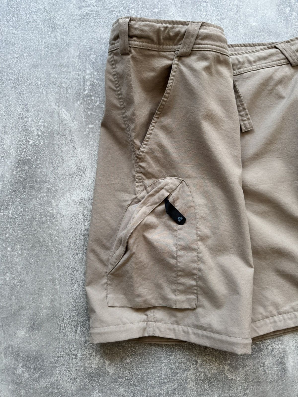 Nike ACG × Vintage Vintage Nike ACG Pockets Baggy Shorts L Size US 34 / EU 50 - 5 Thumbnail