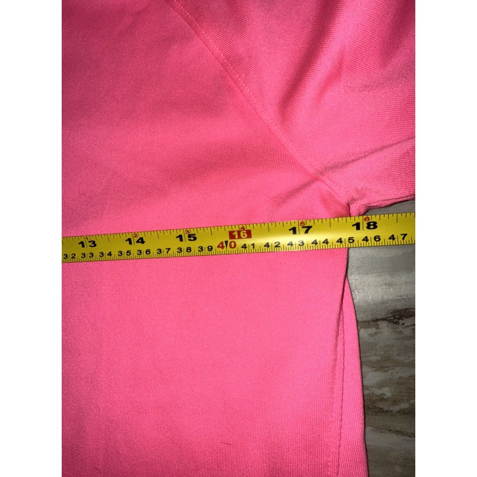 Under Armour Under Armour Long Sleeve Shirt Women’s Hot Pink 1/4 Zip Mock Neck Lightweight Athletic Pullover Sz S Womens Size S / US 4 / IT 40 - 6 Thumbnail