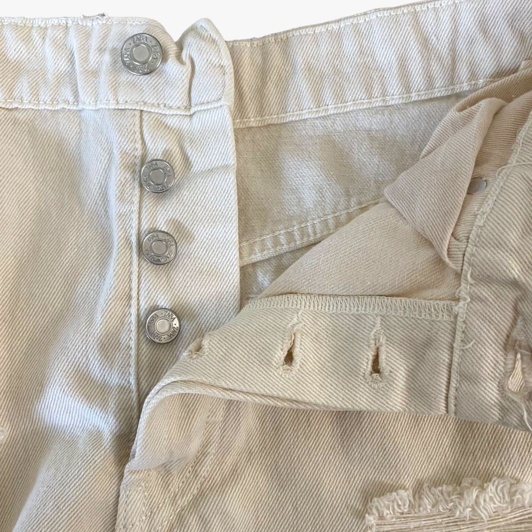 Zara Zara High-Waisted Jean Shorts Women's 2 Cream Distressed Raw-Hem Frayed Denim Shirt? Size 26" / US 2 / IT 38 - 6 Thumbnail