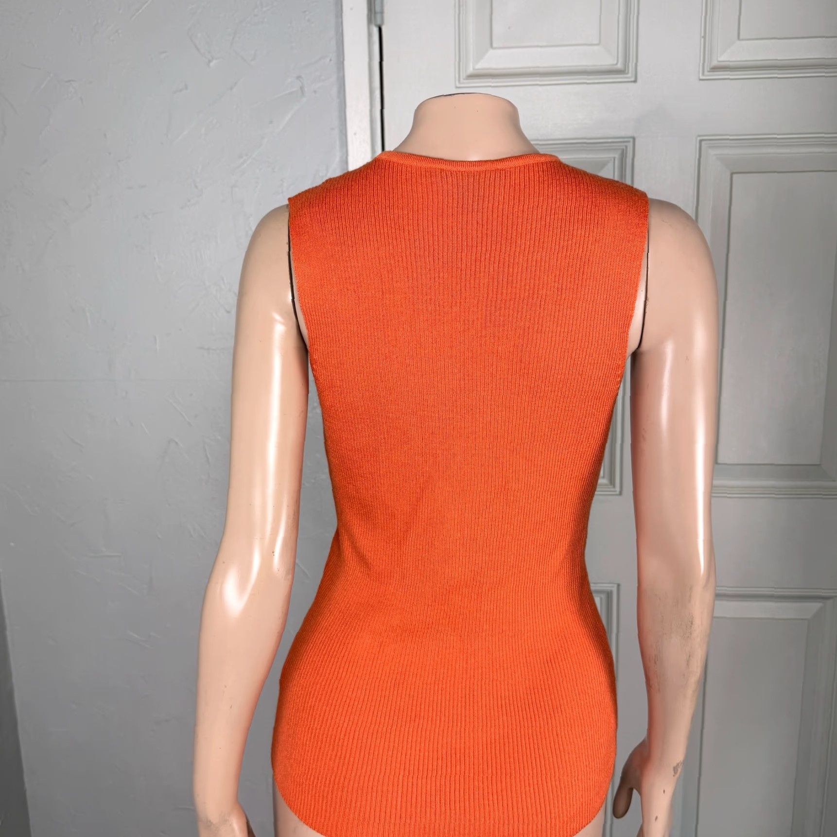 St. John St John Top Shirt Tank Sleeveless Sweater Blouse Knit Crew Neck S Ivory Womens Size S Pullover Vintage No Size S / US 4 / IT 40 - 3 Thumbnail