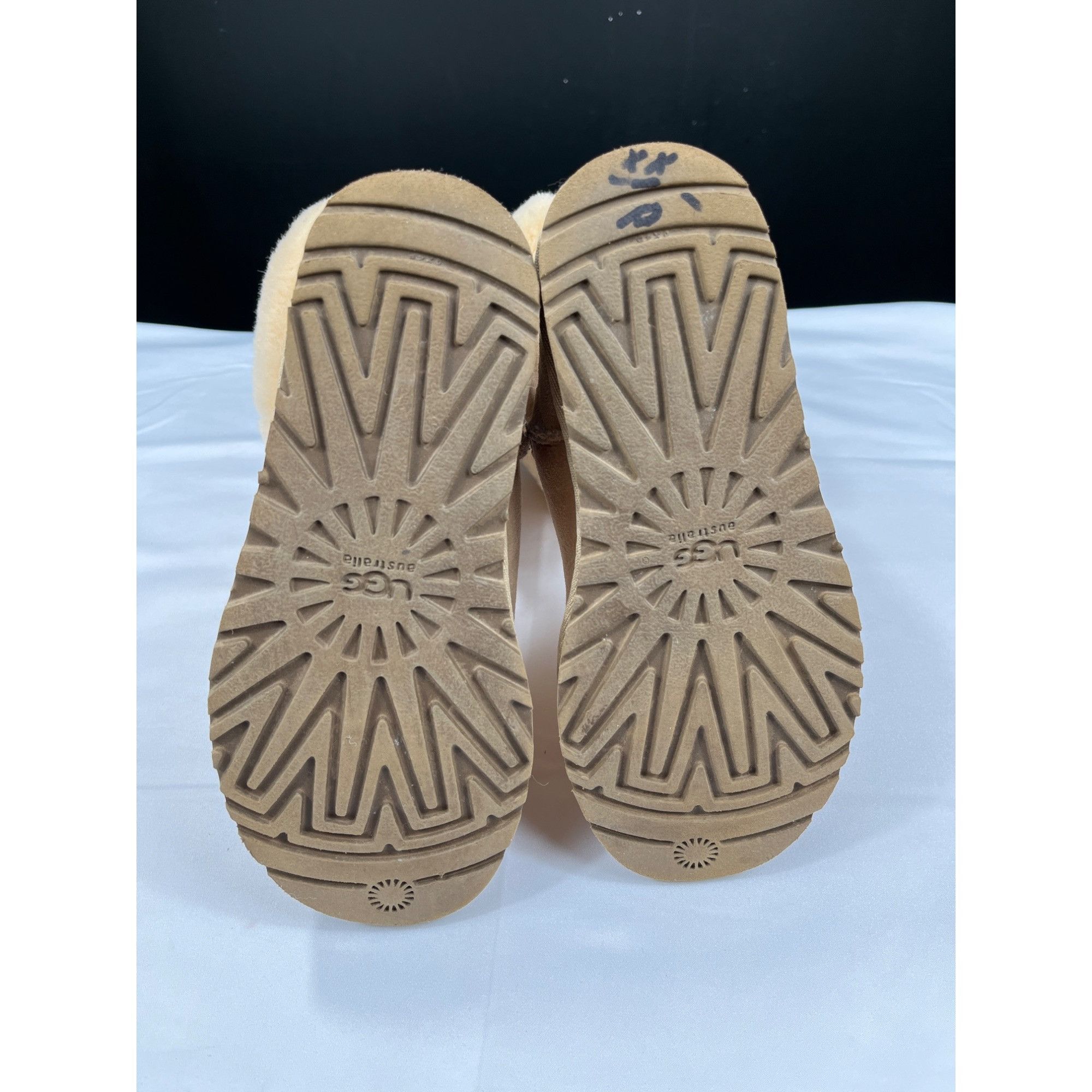 Ugg Ugg Australia Womens Tan Short Sheepskin Boots Size 5 SKU 73 Size US 5 / IT 35 - 7 Thumbnail