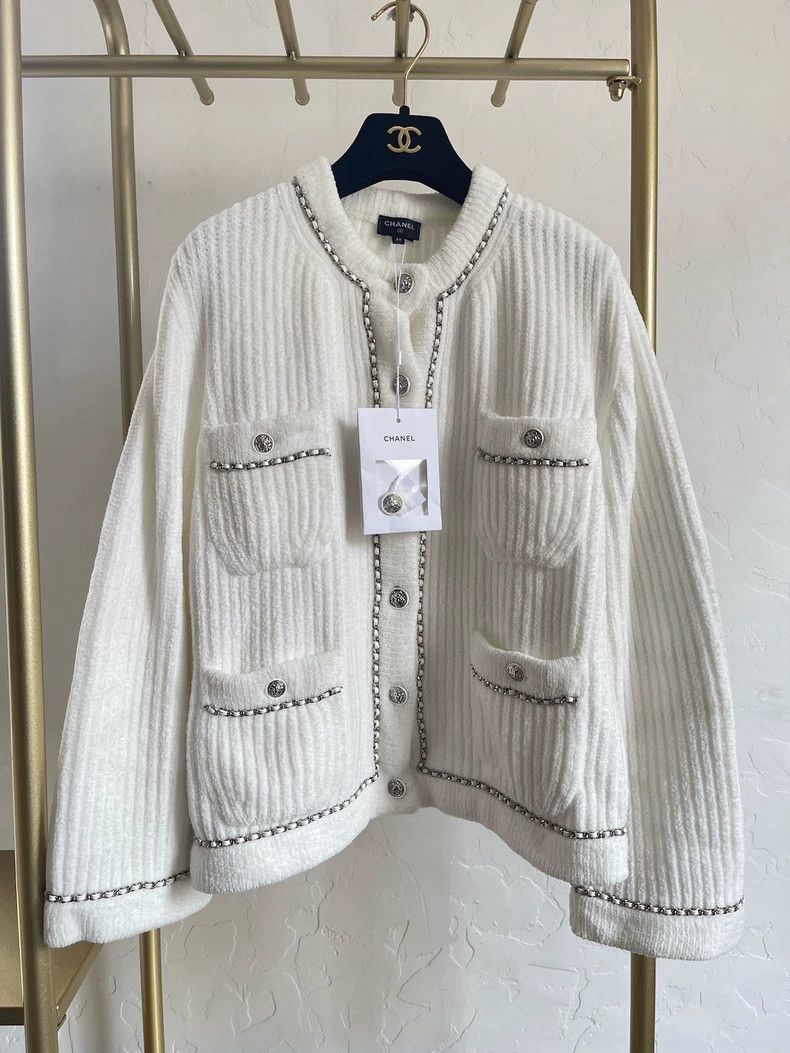 Chanel Chanel 22k white chain cardigan jacket Size XS / US 0-2 / IT 36-38 - 1 Thumbnail