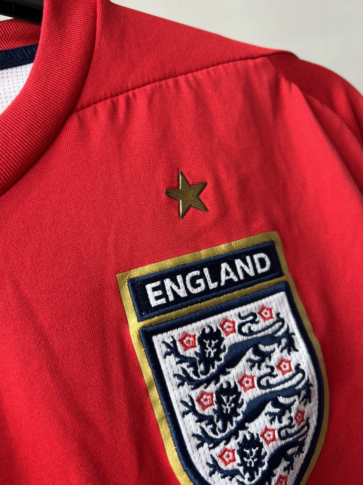 Umbro 2004/06 ENGLAND TEAM AWAY SOCCER JERSEY FOOTBALL SHIRT SZ L Size US L / EU 52-54 / 3 - 6 Thumbnail