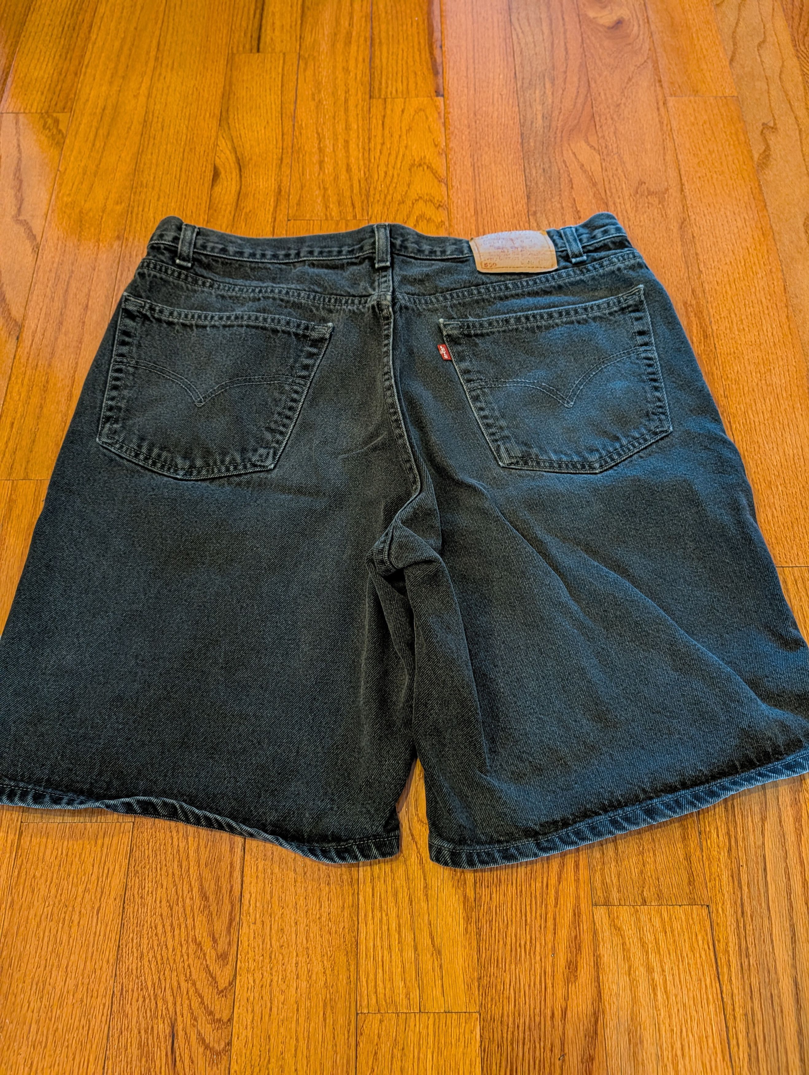 Vintage 90s Levi’s 550 Relaxed Fit Jean Shorts Men’s 40x10
