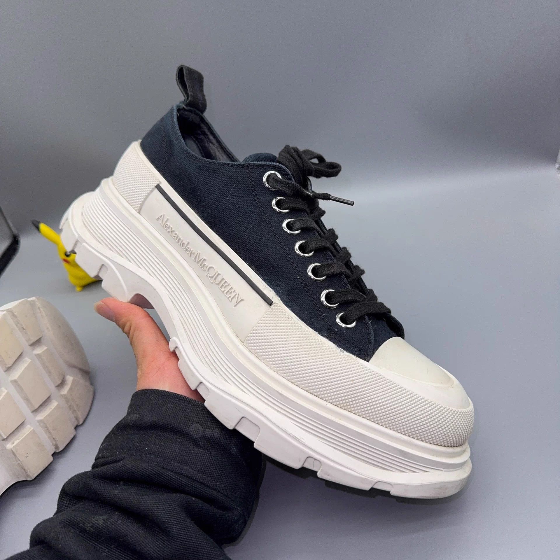 Alexander McQueen Alexander McQueen Tread Slick White Black 41 Size US 8 / EU 41 - 5 Thumbnail