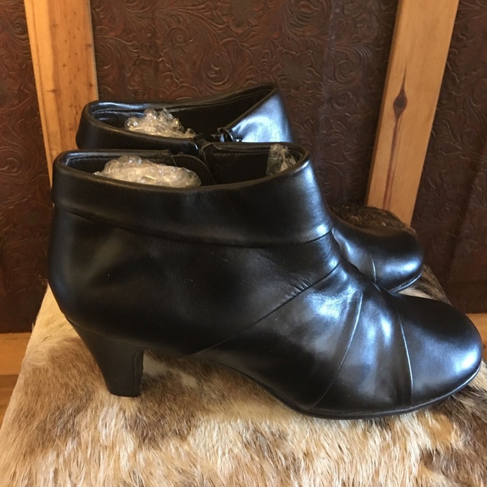 Other Aerosoles black play pleat heeled ankle bootie 7M Size US 7 / IT 37 - 5 Thumbnail