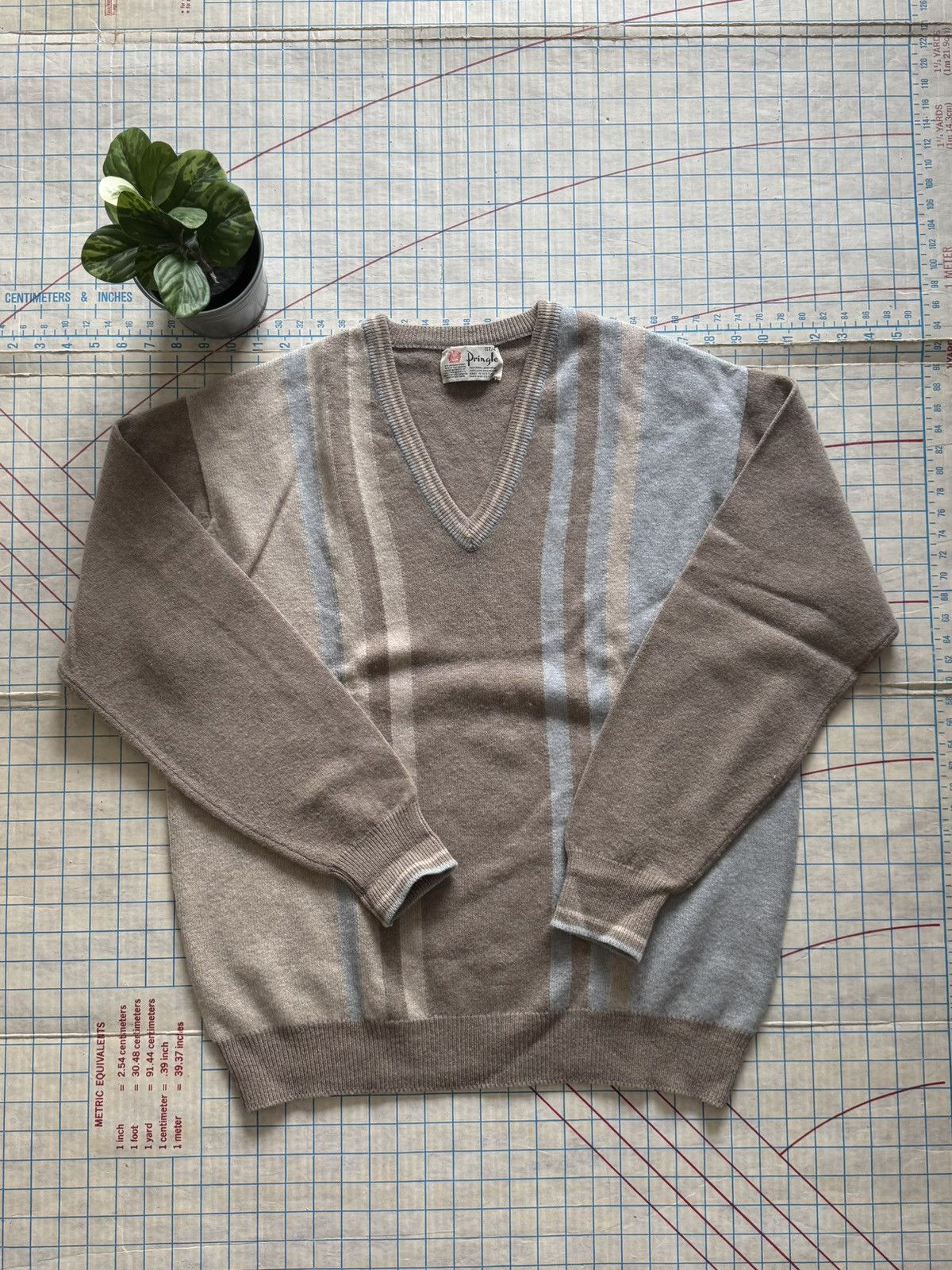 Pringle Of Scotland Vintage Pringle Of Scotland Wool V-Neck Knit Sweater Size 46 Size US L / EU 52-54 / 3 - 7 Thumbnail