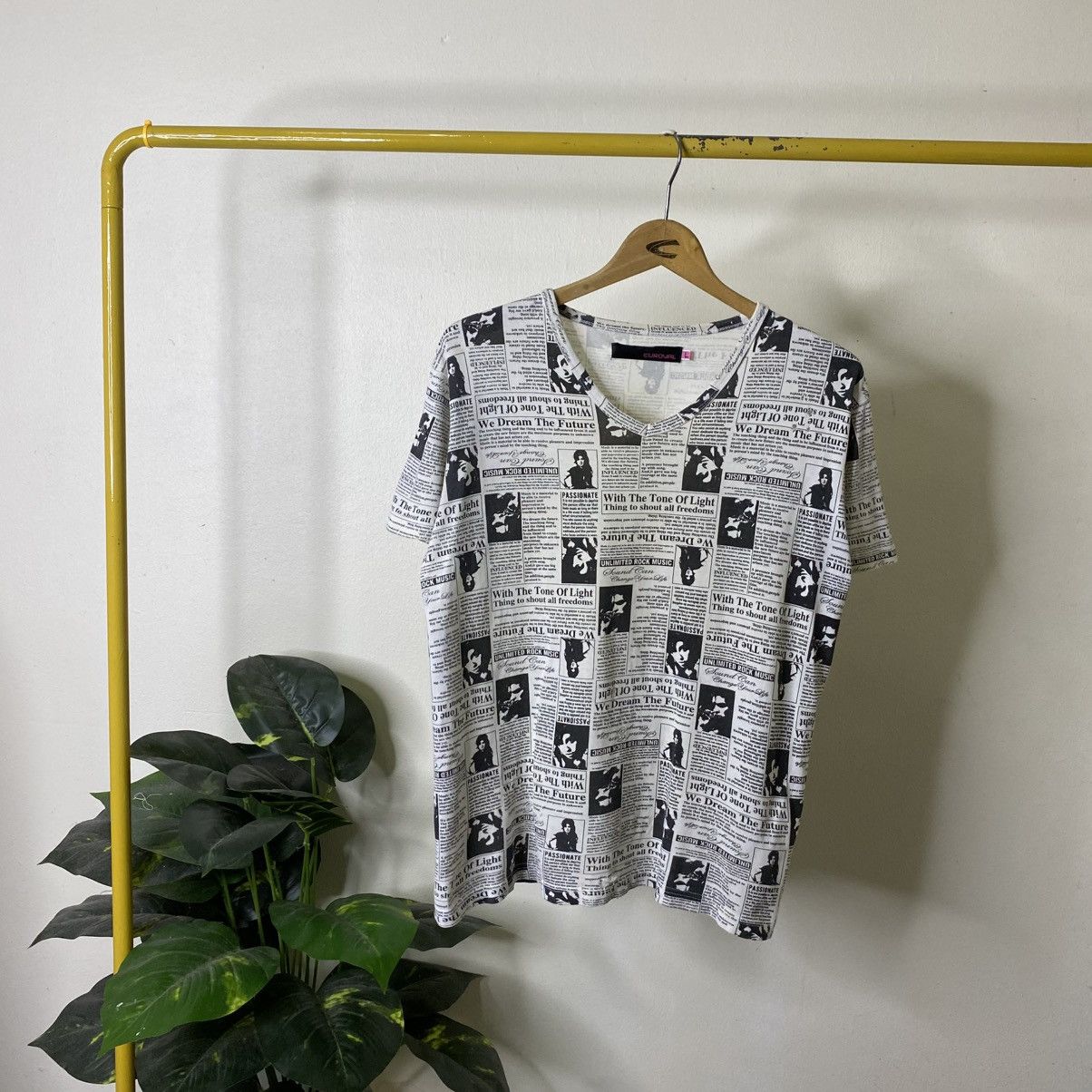 Hysteric Glamour Euroyal Hysterics Glamour Ifsixwasnine AllOverPrint T Shirt Size US L / EU 52-54 / 3 - 1 Thumbnail