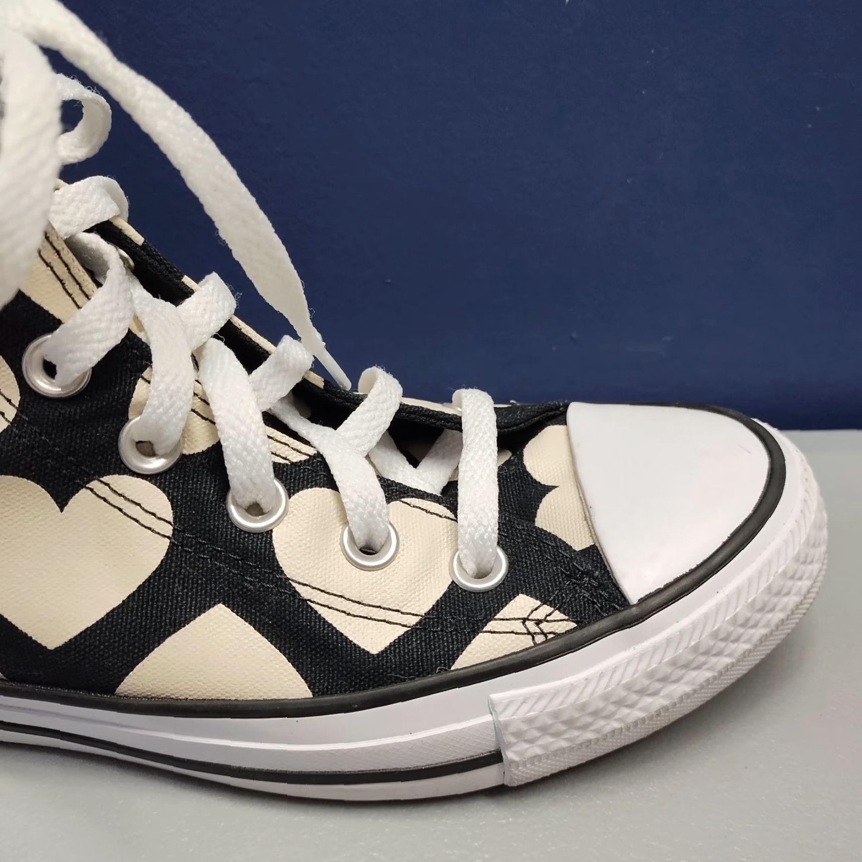 Converse Converse Chuck Taylor High Top Sneakers Womens Size 7 Black Multi Twisted Hearts - Size 7 Womens Converse High Top Sneaker Black Multi Twisted Hearts Size M / US 6-8 / IT 42-44 - 5 Thumbnail