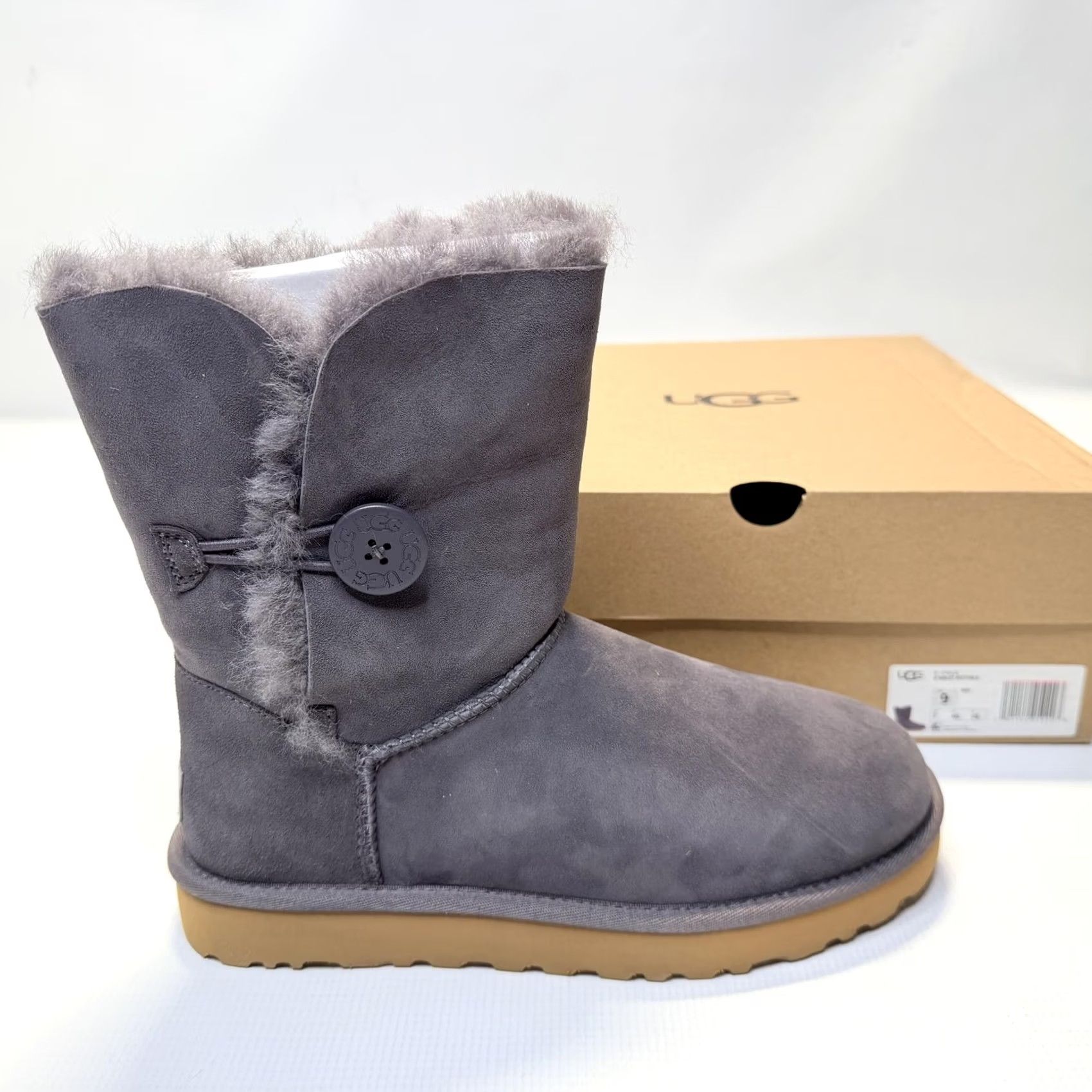 Ugg UGG Bailey Button II Boots Womens Gray Size 9 Suede Shearling Mid Calf Size US 9 / IT 39 - 4 Thumbnail