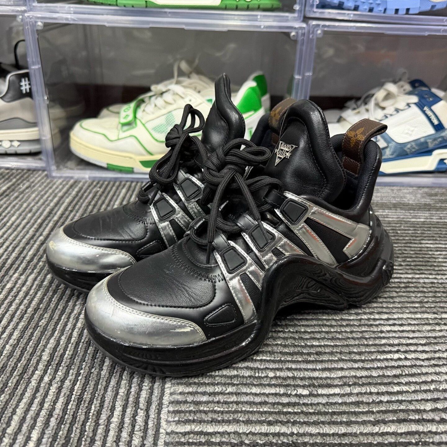 Louis Vuitton Louis Vuitton Patent Black Lowtop Sneakers us_5 Women Size US 5 / IT 35 - 1 Thumbnail