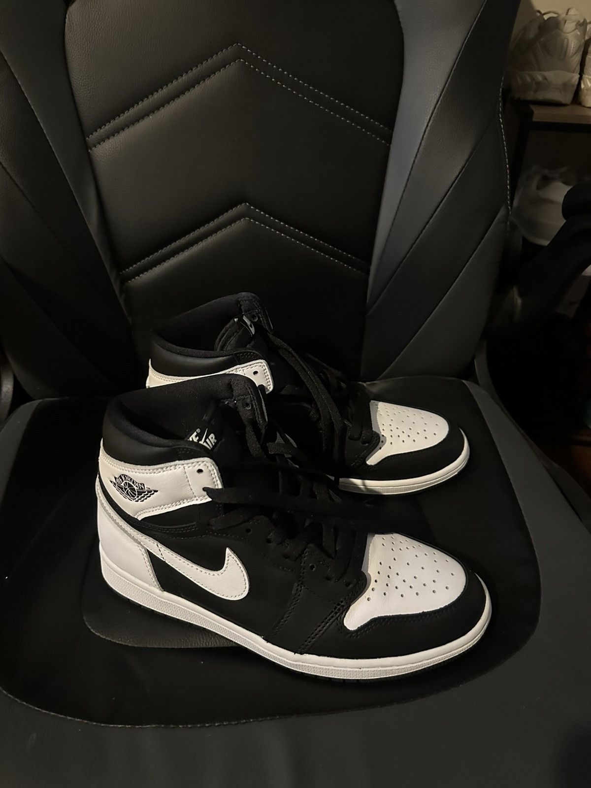 Nike Air Jordan 1 High OG Retro Black/White Size US 8.5 / EU 41-42 - 1 Thumbnail