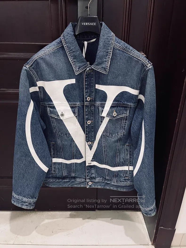 Valentino Valentino Full print of big logo denim jacket and jacket Size US S / EU 44-46 / 1 - 1 Thumbnail