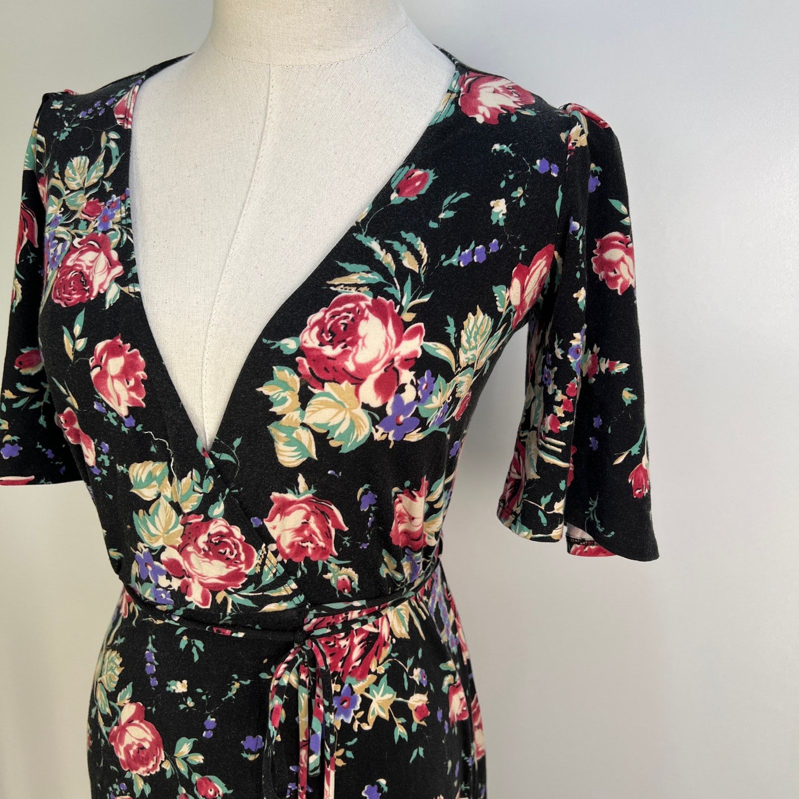 Reformation Reformation Laurel Floral Midi Wrap Dress Size XS / US 0-2 / IT 36-38 - 2 Thumbnail