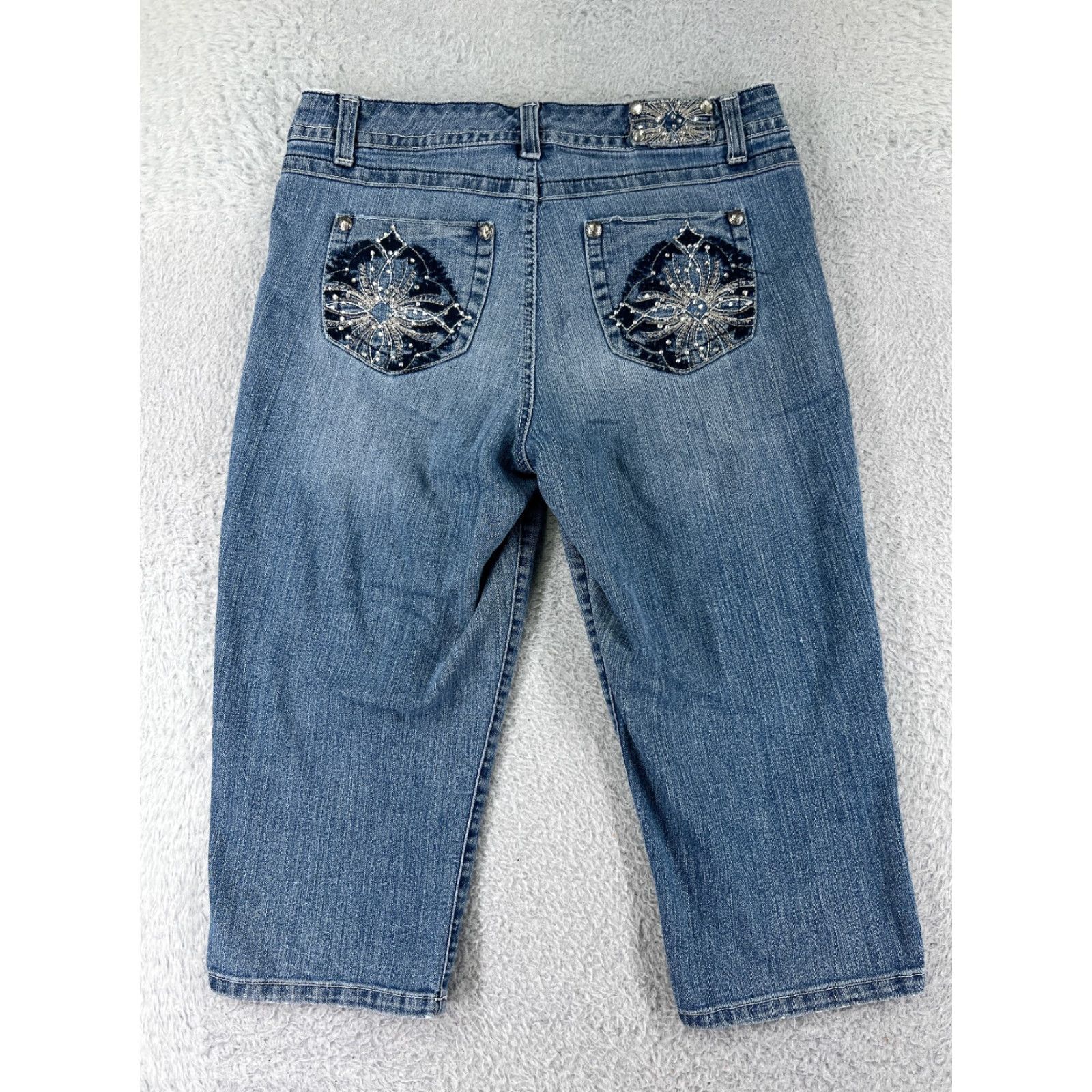Style & Co VINTAGE Style & Co Blue Denim Capri Pants Womens Size 10P Floral Embroidered Cropped Size 32" / US 10 / IT 46 - 2 Thumbnail