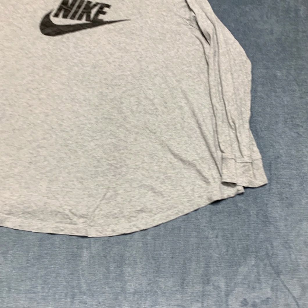 Nike Nike T-Shirt Womens Medium Heather Gray Swoosh Logo Round Hem Everyday Wear Size M / US 6-8 / IT 42-44 - 2 Thumbnail