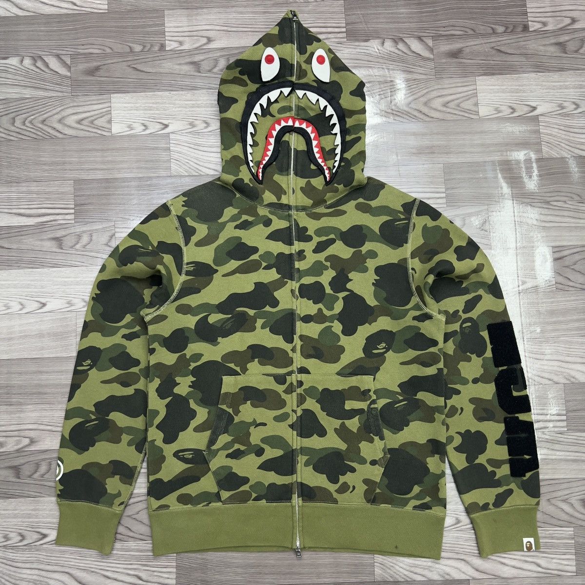 Bape Bape Shark Hoodie With Removable Patches Size L Size US L / EU 52-54 / 3 - 2 Thumbnail