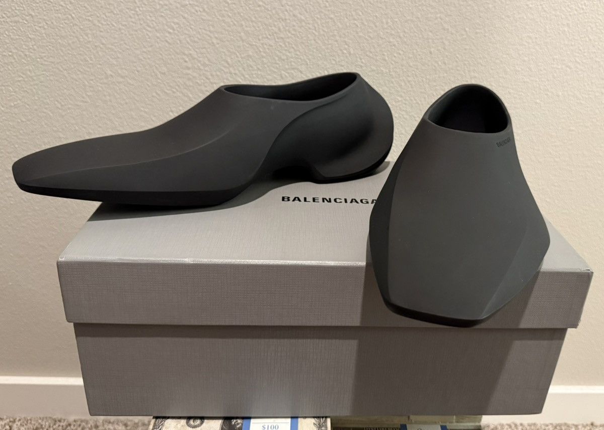 Matte black space shoes