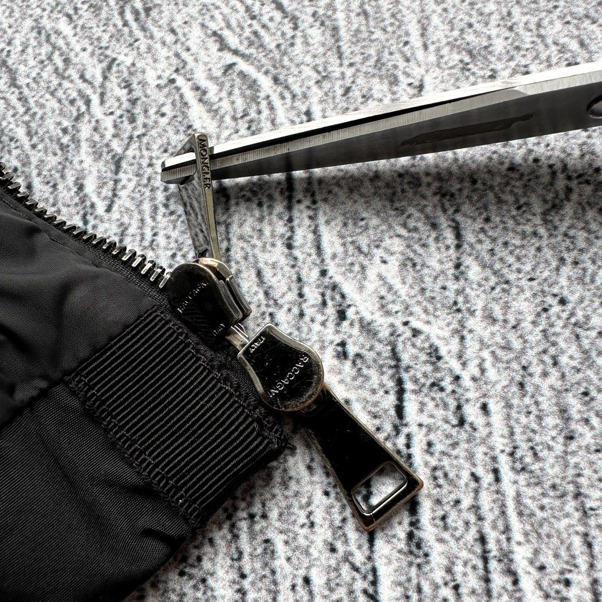 Moncler Moncler Alnus Down Long Jacket Black Size: 1 (S) RRP - 950$ Size S / US 4 / IT 40 - 18 Thumbnail