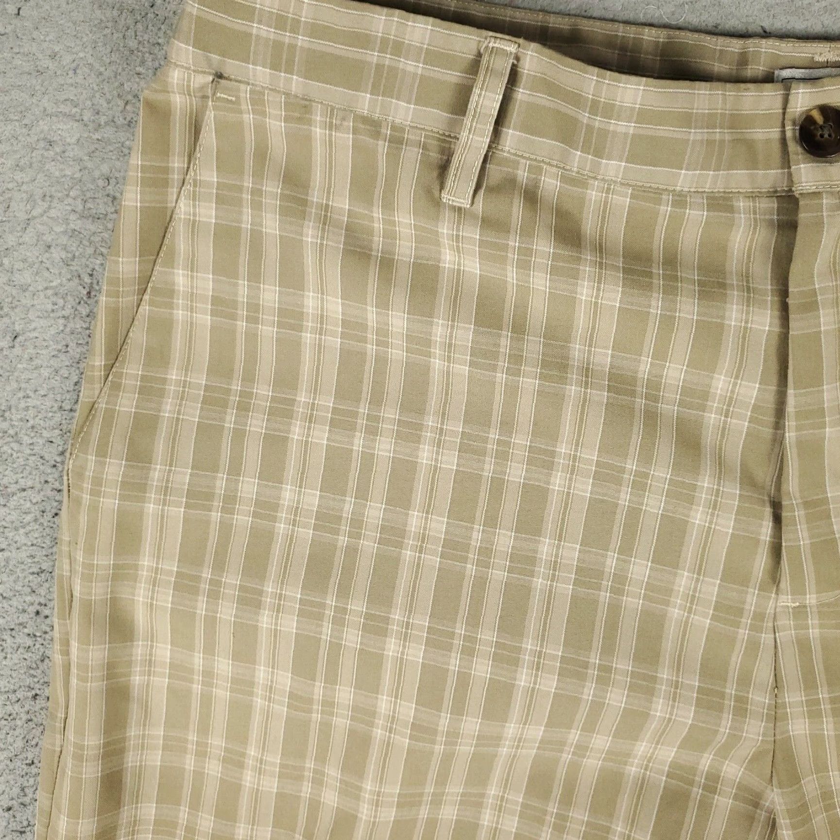 Nike VINTAGE Nike Men's Chino Shorts Size 36 Beige Plaid Flat Front Casual Summer Authentic Size US 36 / EU 52 - 2 Thumbnail