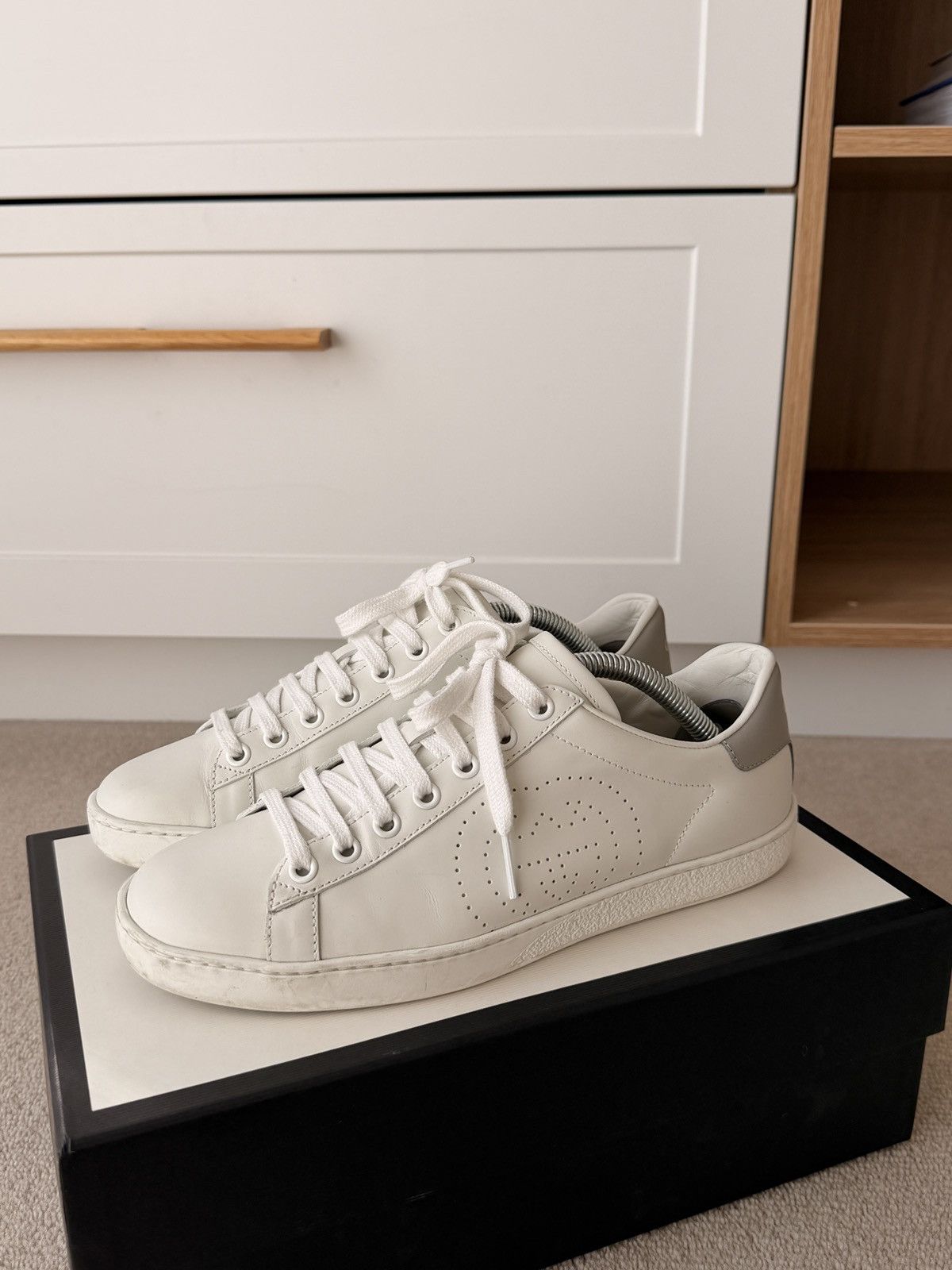 Gucci Gucci Interlocking GG White Leather Sneakers Size US 7 / IT 37 - 1 Thumbnail