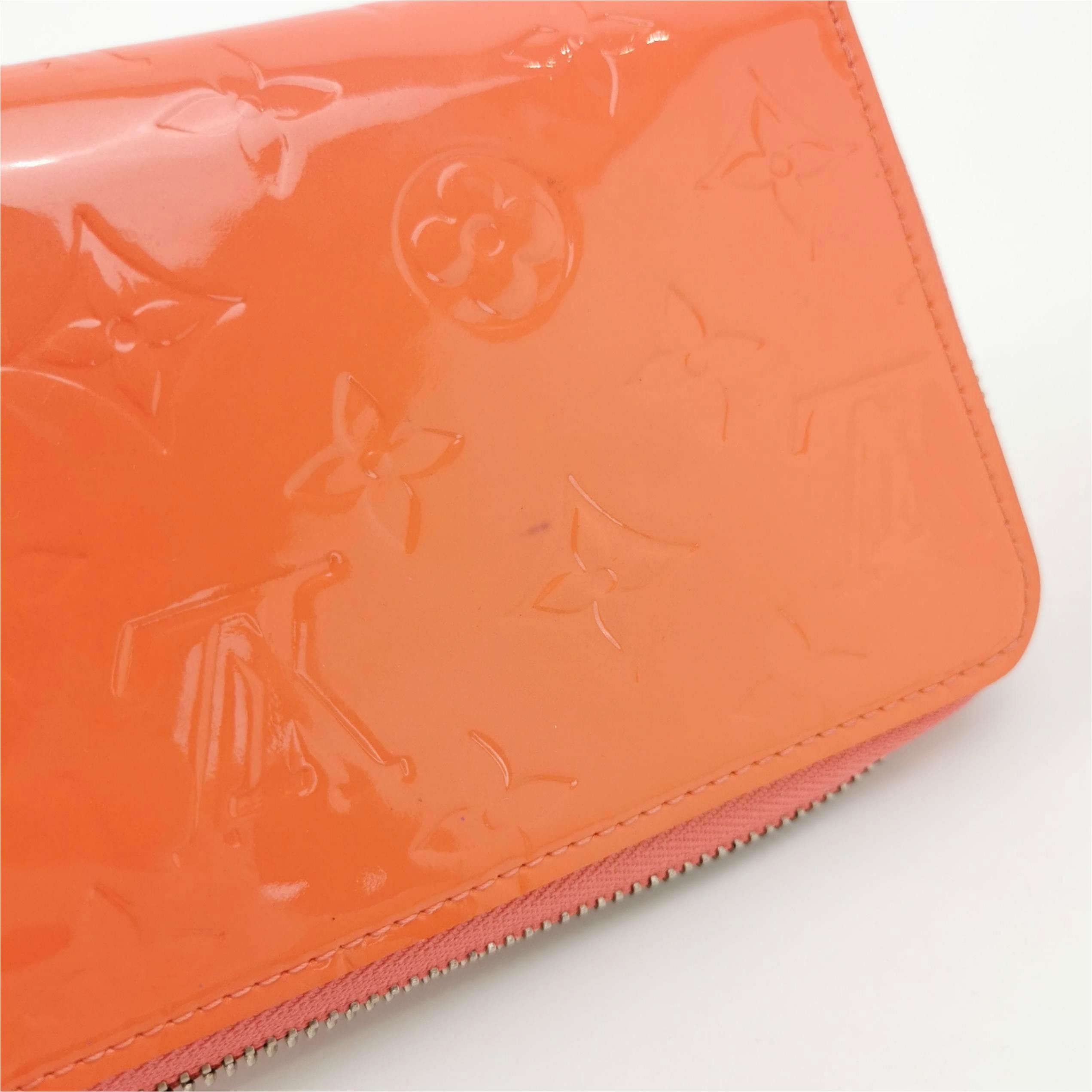 Louis Vuitton Louis Vuitton (LV) Zippy patent leather embossed monogram z Size ONE SIZE - 8 Thumbnail