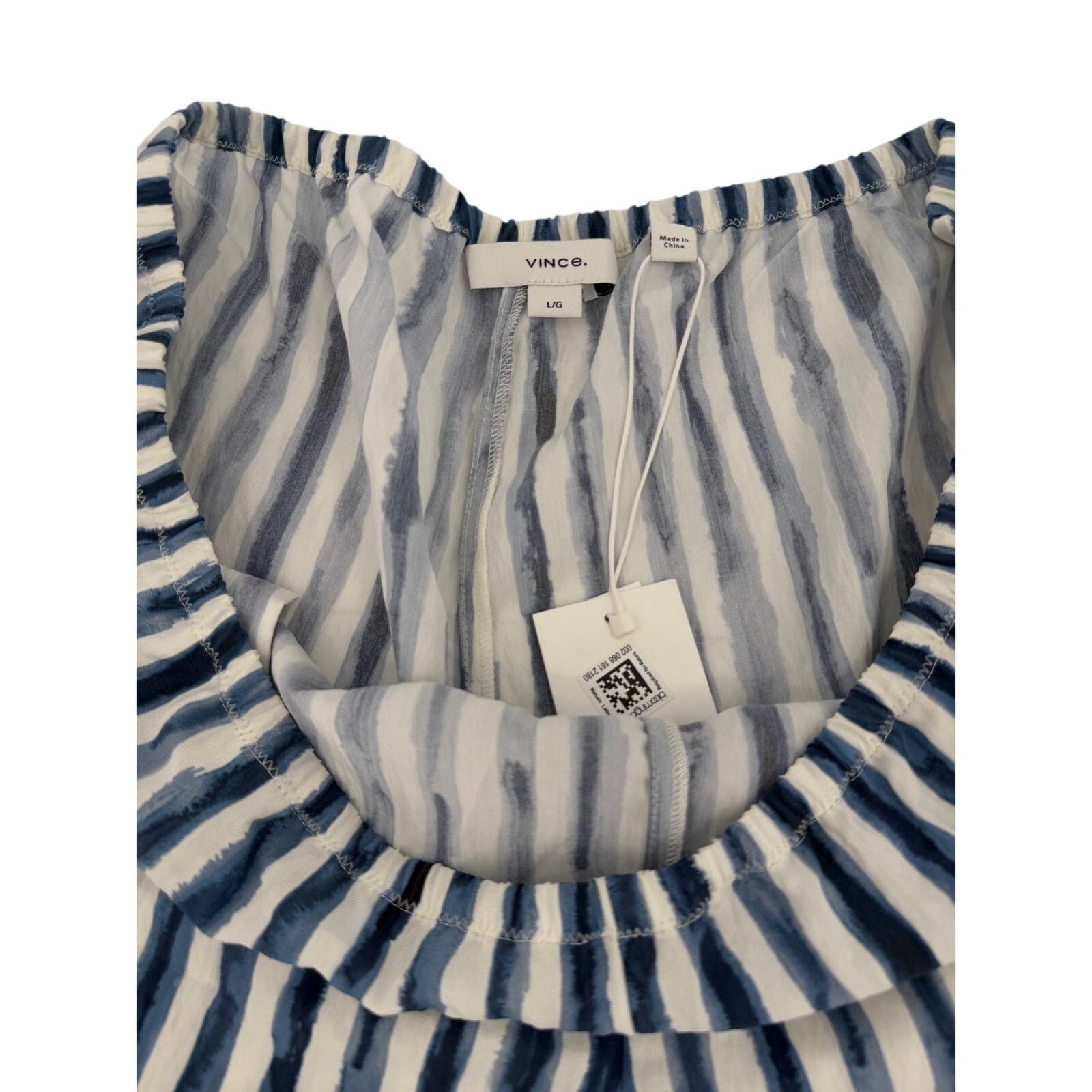 Vince NWT Vince Women's Painterly Coastal Blue Striped Shorts Size 32" / US 10 / IT 46 - 4 Thumbnail