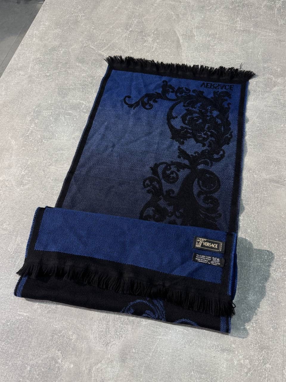 Versace Versace Scarf wool made in Italy Size ONE SIZE - 1 Thumbnail